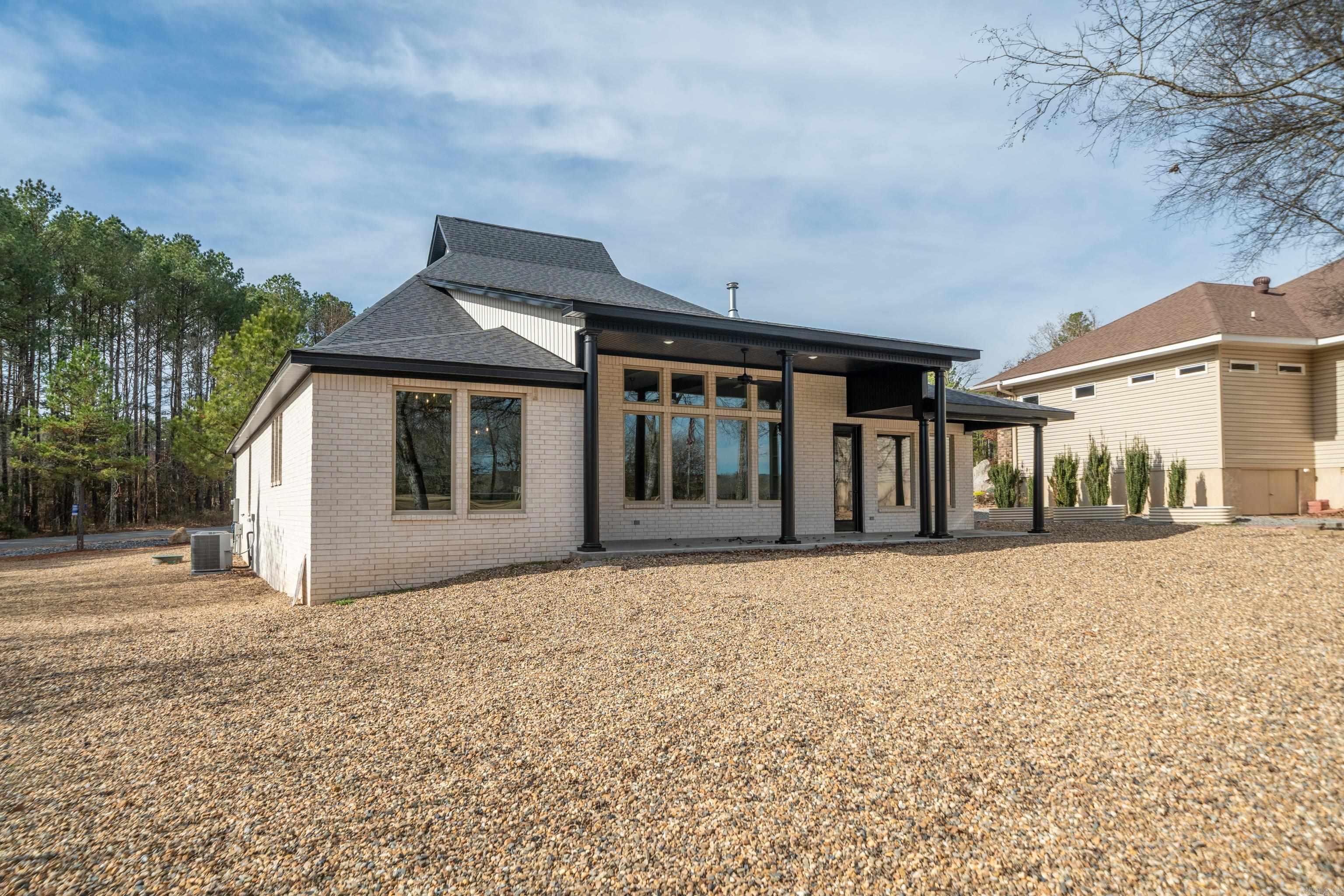 9 Manzanares Hot Springs Village, AR 71909