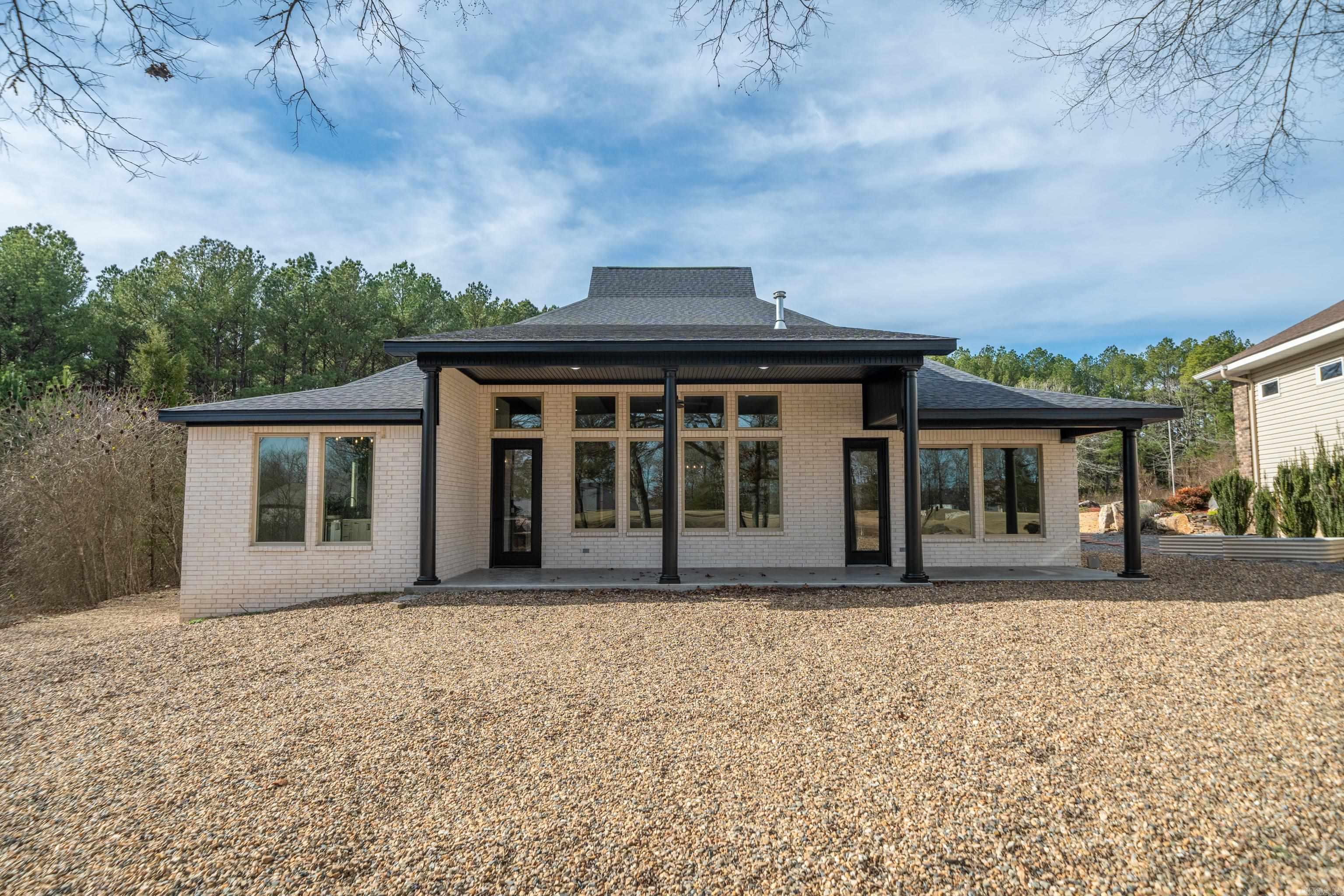 9 Manzanares Hot Springs Village, AR 71909