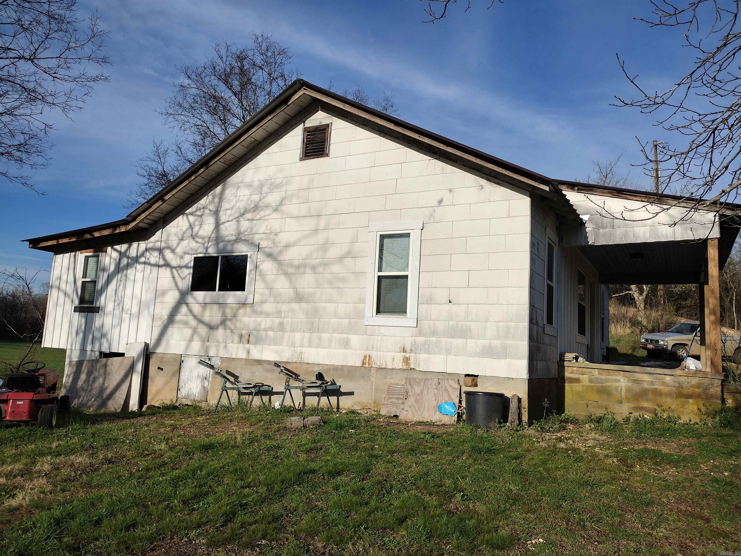 30121 HWy 263 N  Mountain View, AR