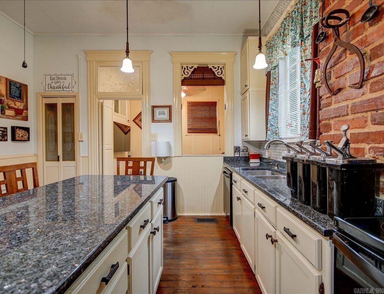 318 Quapaw The Gables Inn Hot Springs, AR