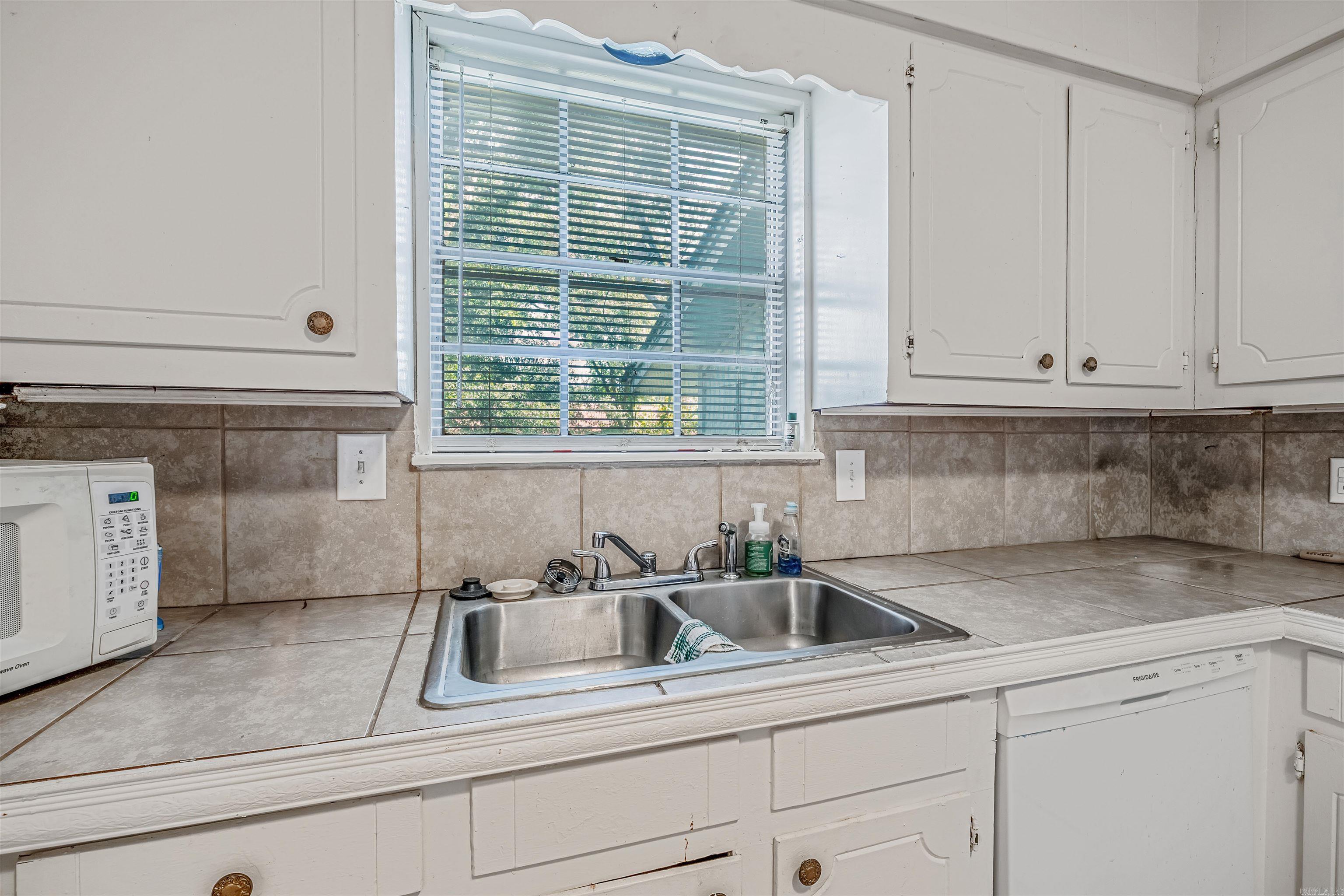 618 & 620 Newcastle Dr  Sherwood, AR