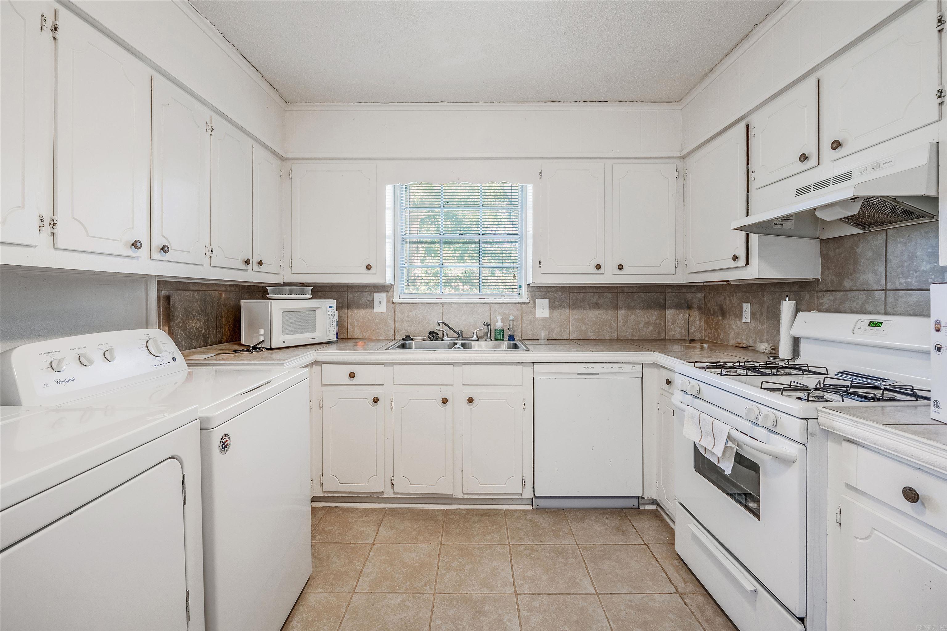 618 & 620 Newcastle Dr  Sherwood, AR