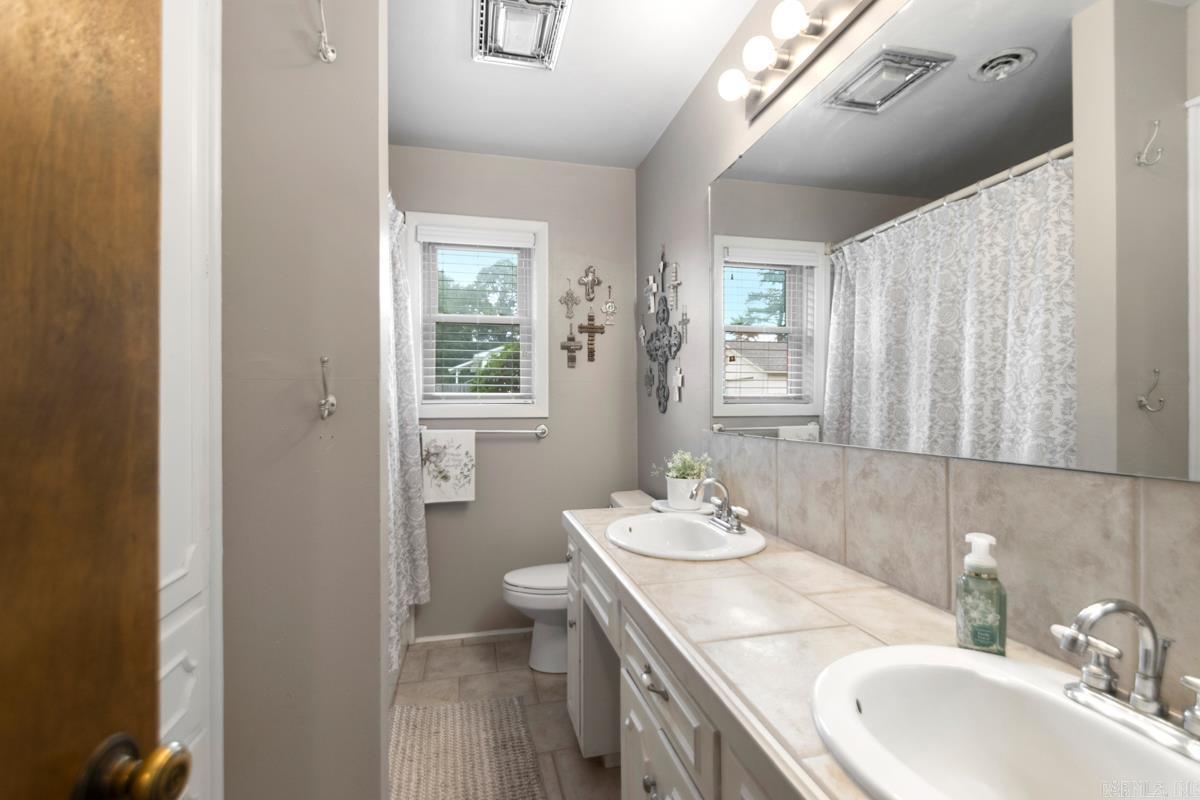 703 N Briarwood  Sheridan, AR