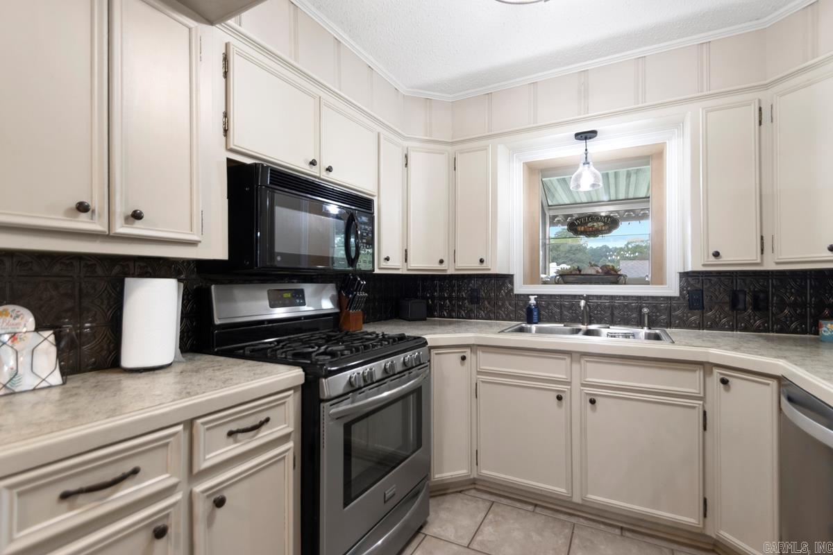 703 N Briarwood  Sheridan, AR