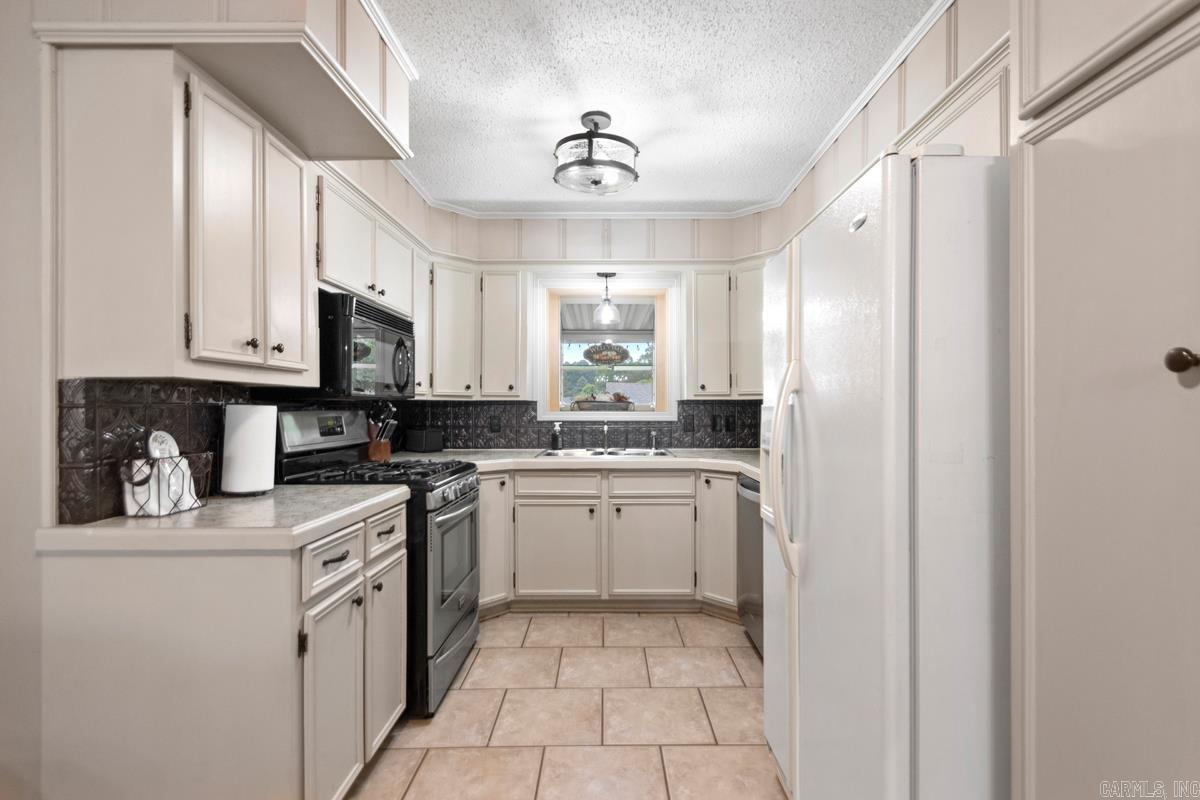 703 N Briarwood  Sheridan, AR