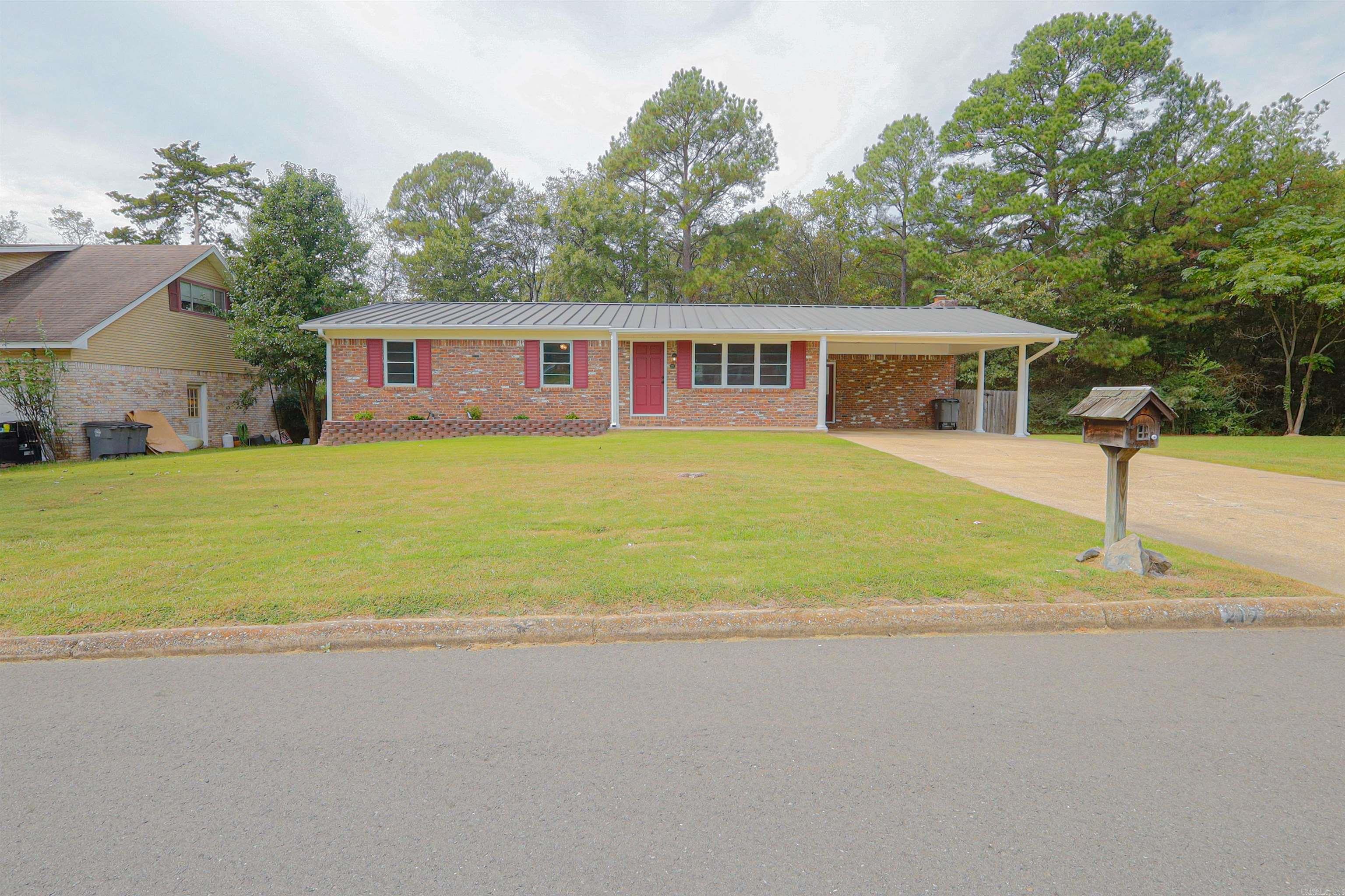 217 Cedarwood Drive Hot Springs, AR 71901