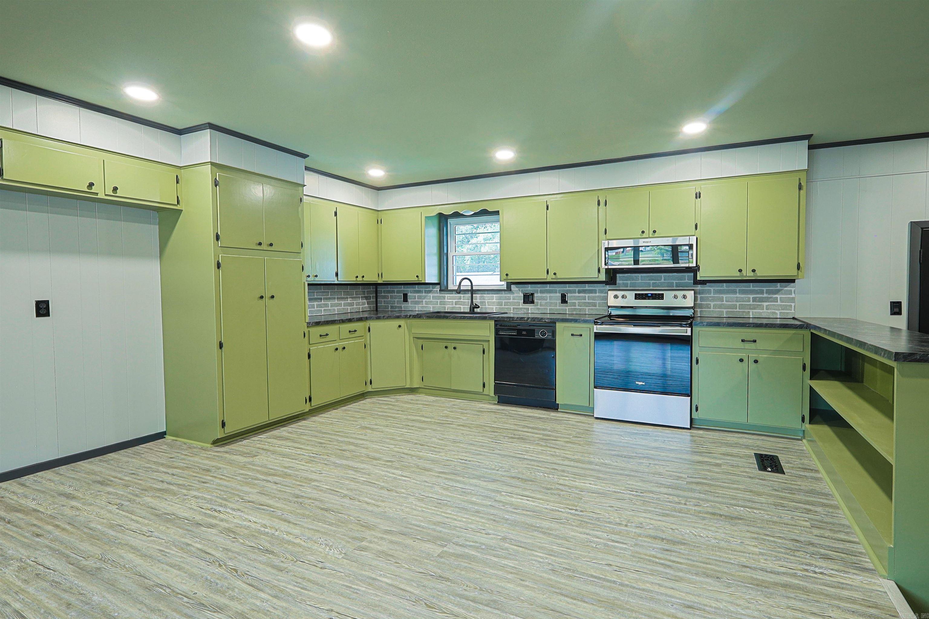 217 Cedarwood Drive Hot Springs, AR 71901