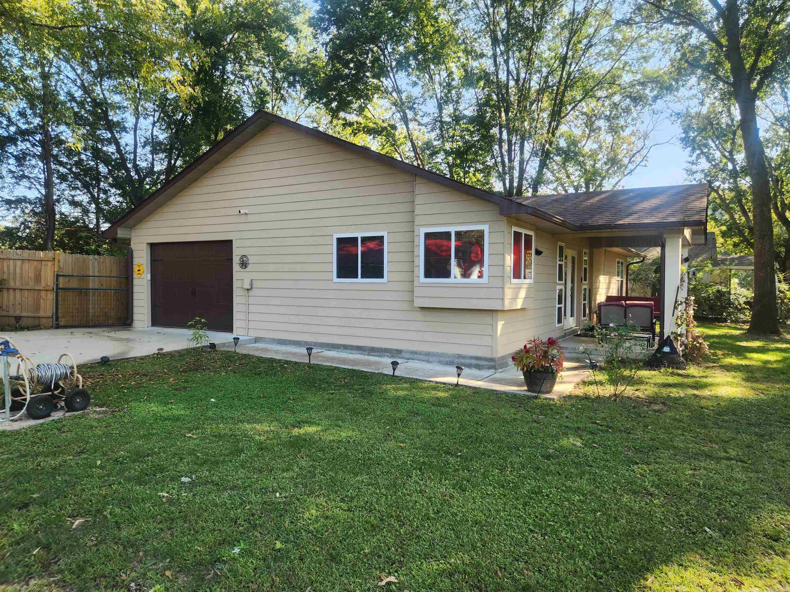 110 E Walker  Ozark, AR