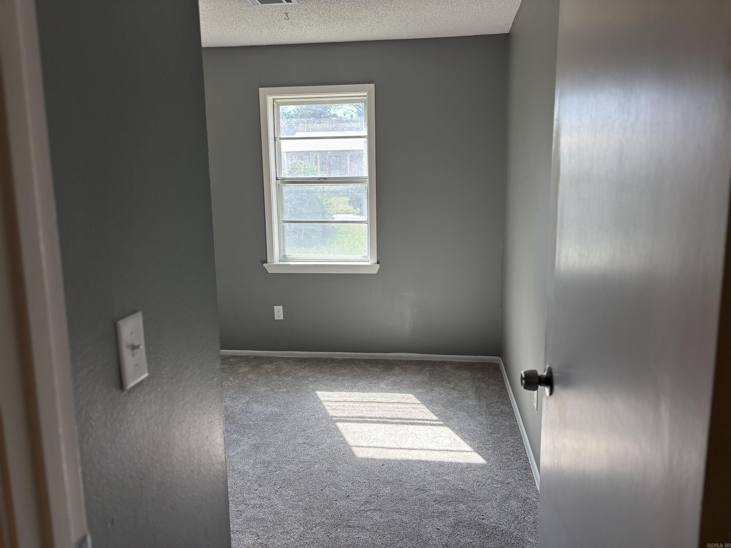 235 E 10th Street Newark, AR 72562