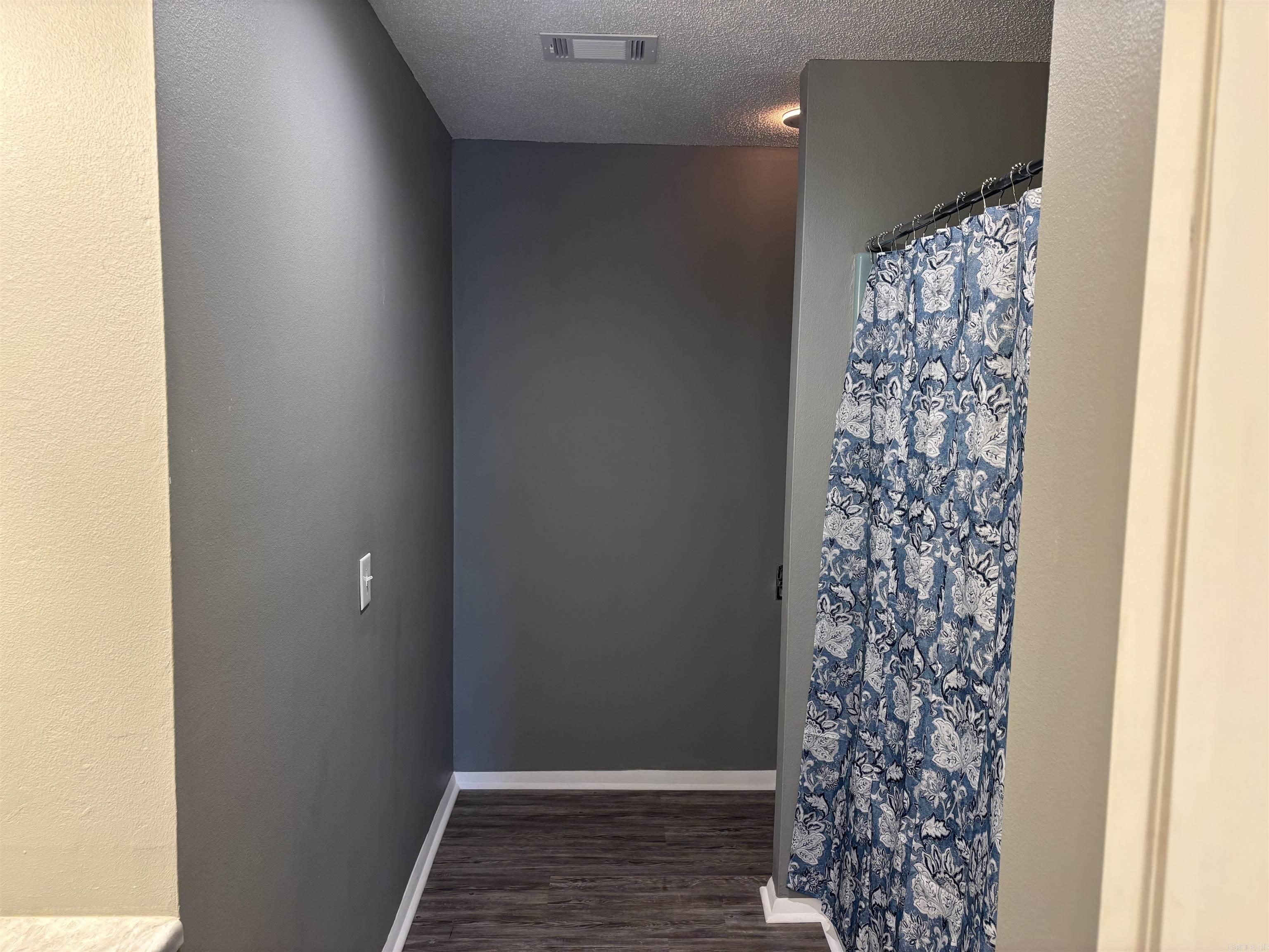 235 E 10th Street Newark, AR 72562