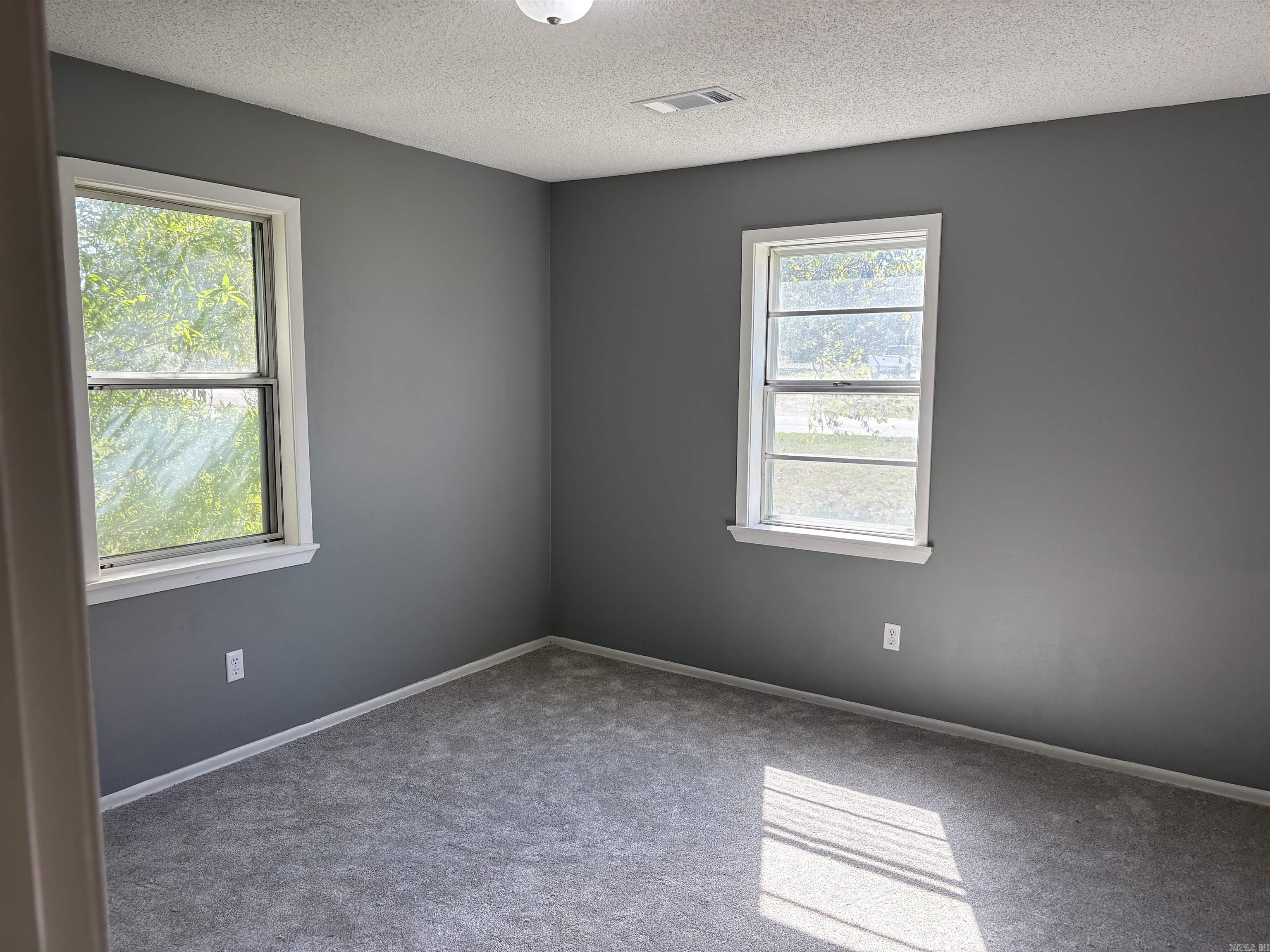 235 E 10th Street Newark, AR 72562