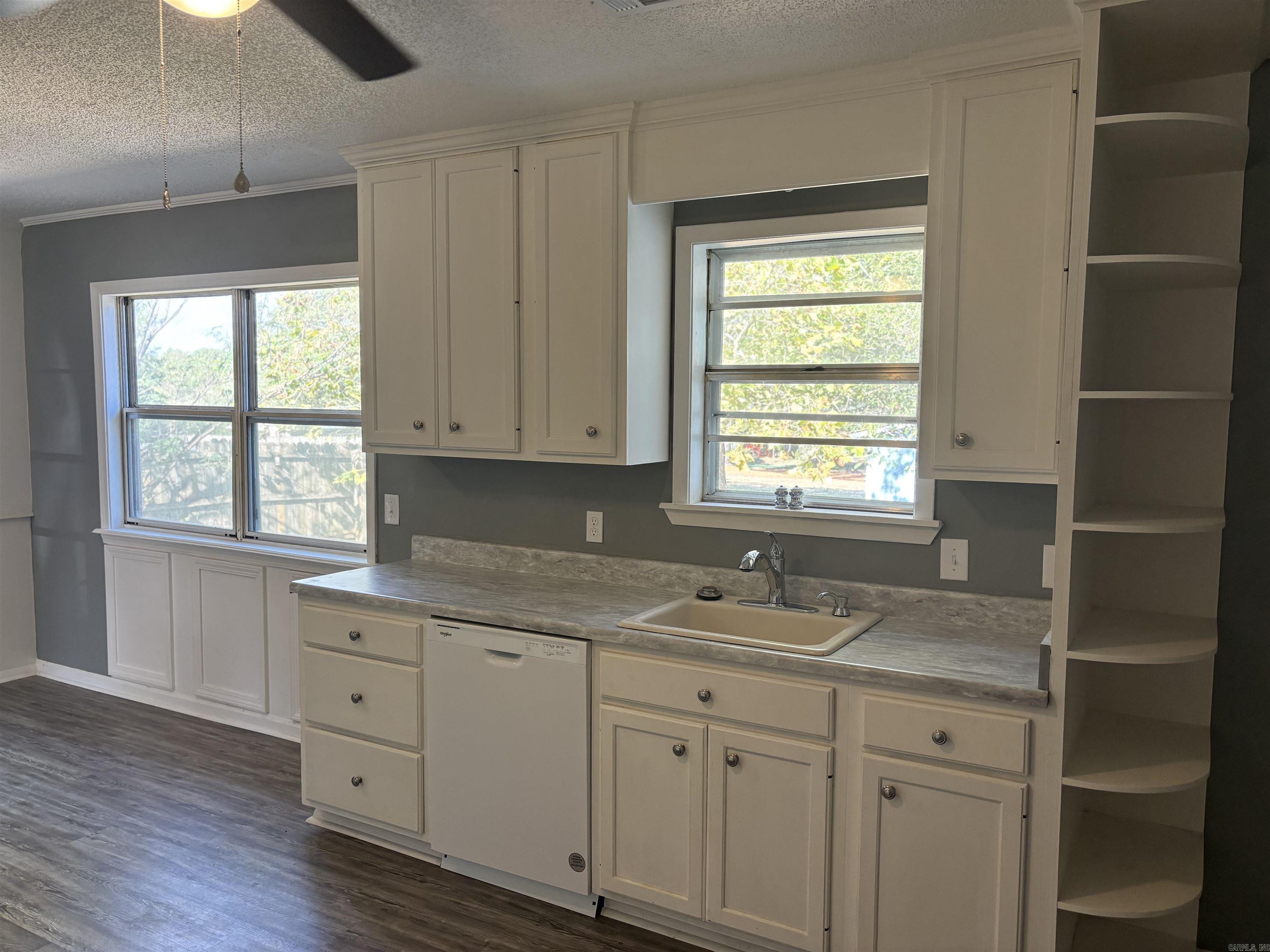 235 E 10th Street Newark, AR 72562