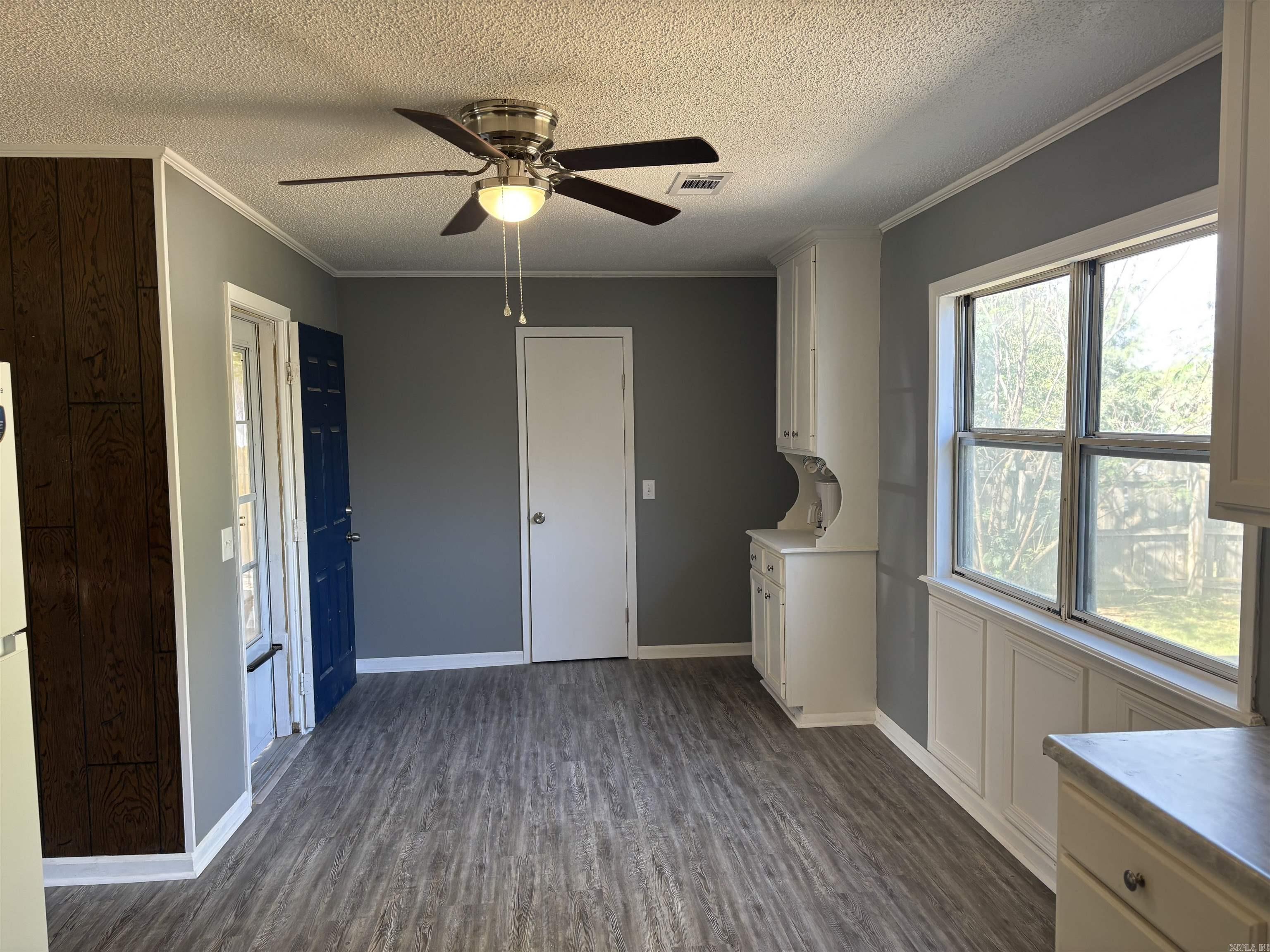 235 E 10th Street Newark, AR 72562