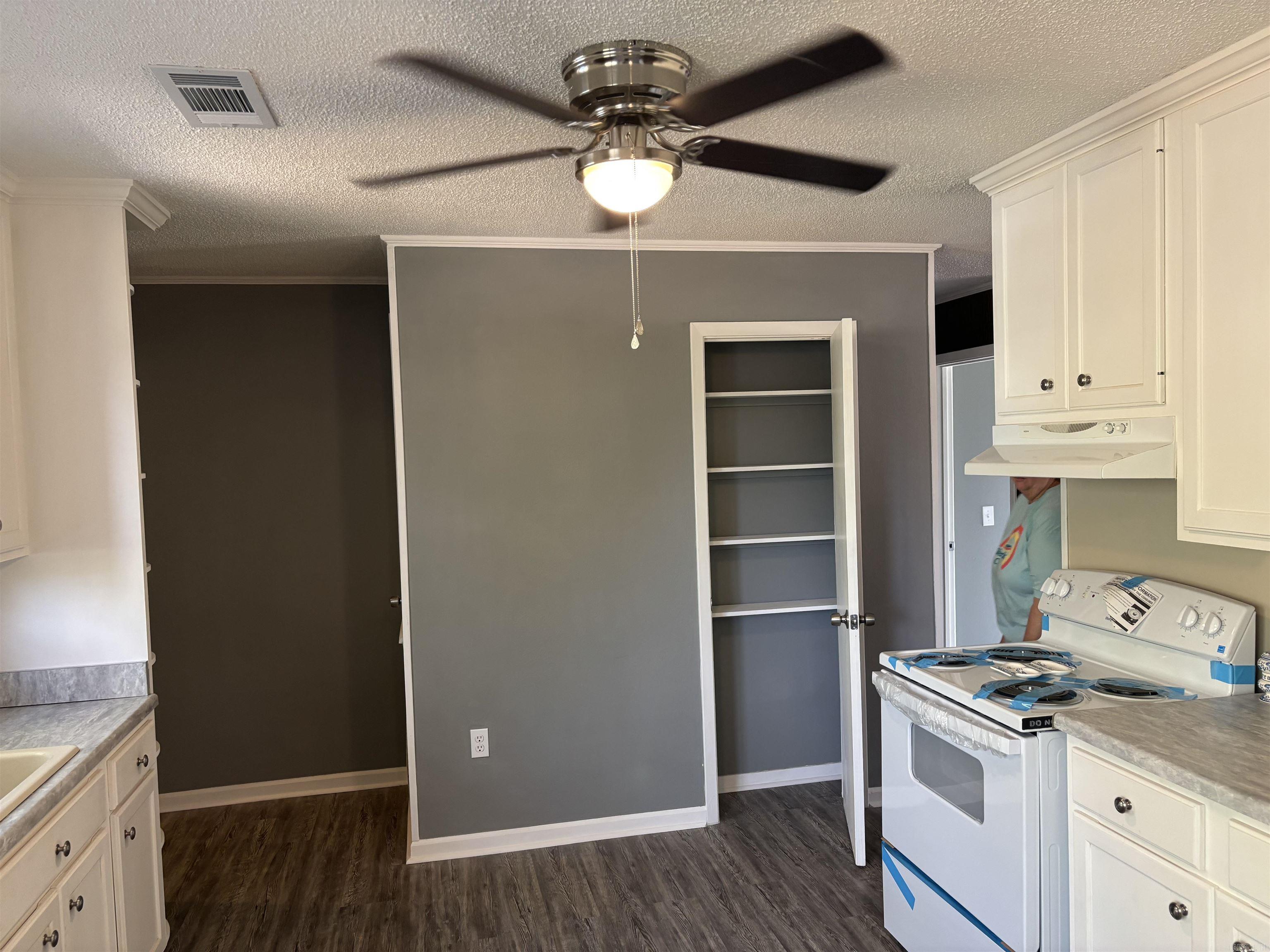 235 E 10th Street Newark, AR 72562