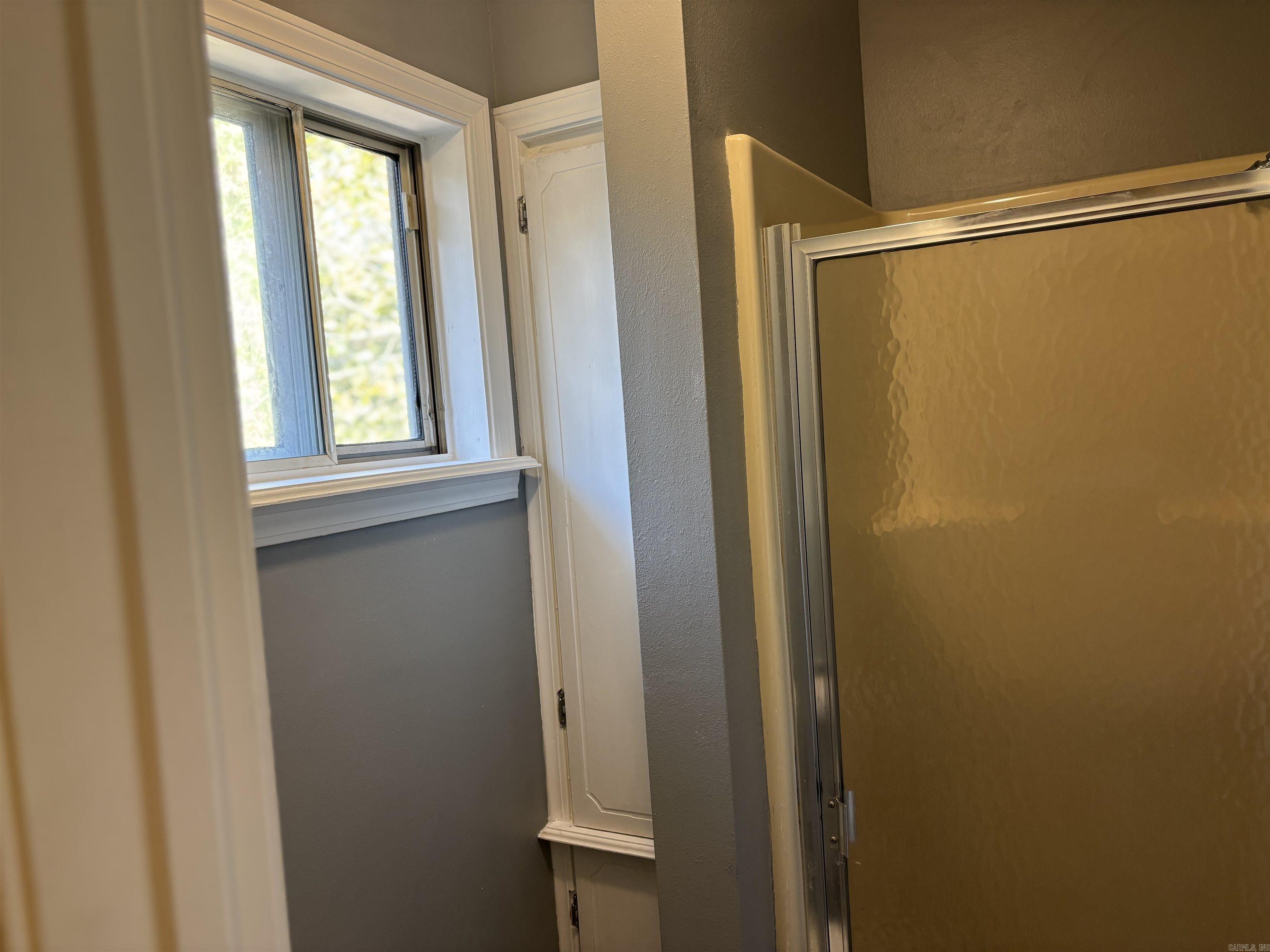 235 E 10th Street Newark, AR 72562