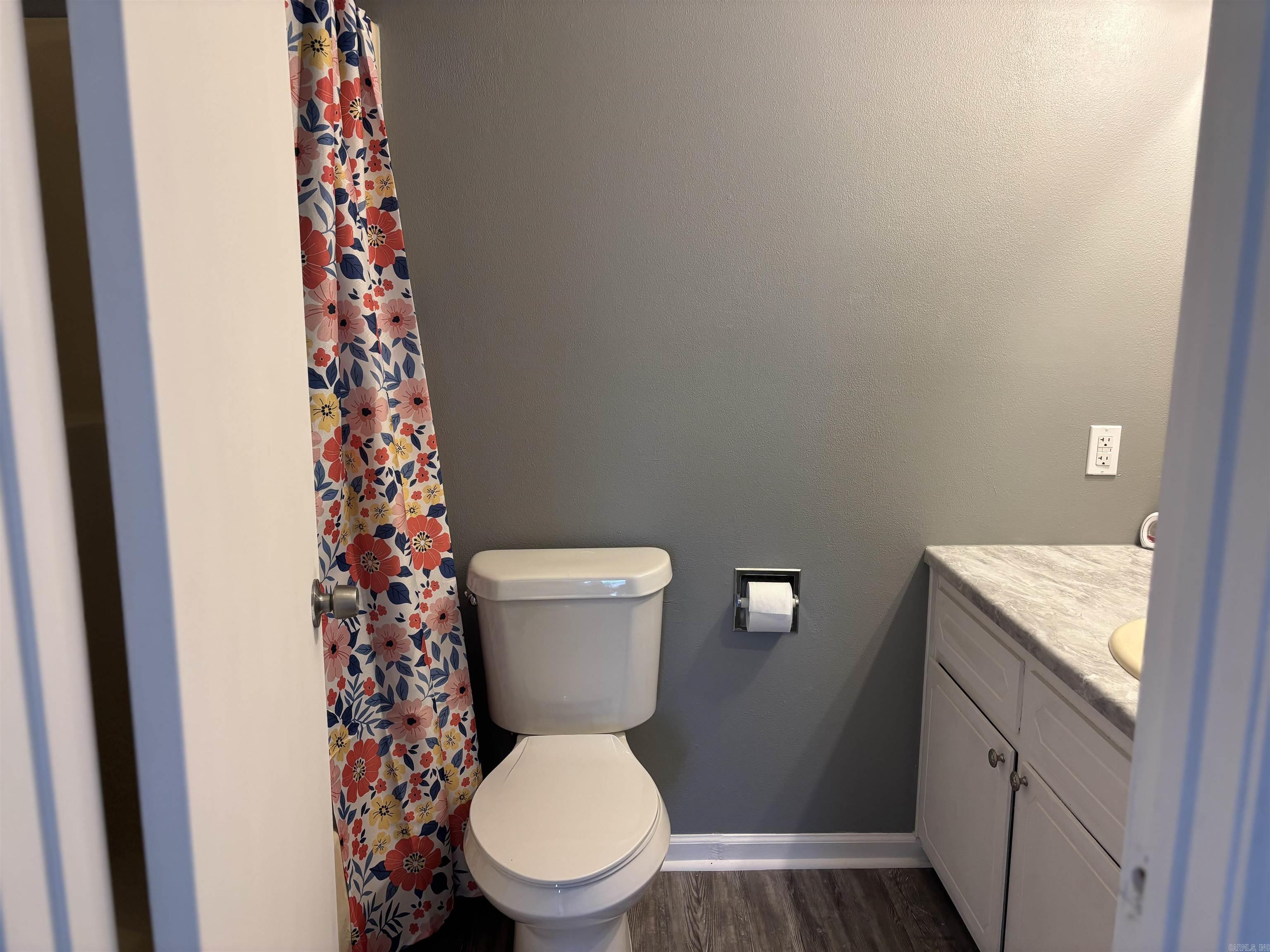 235 E 10th Street Newark, AR 72562