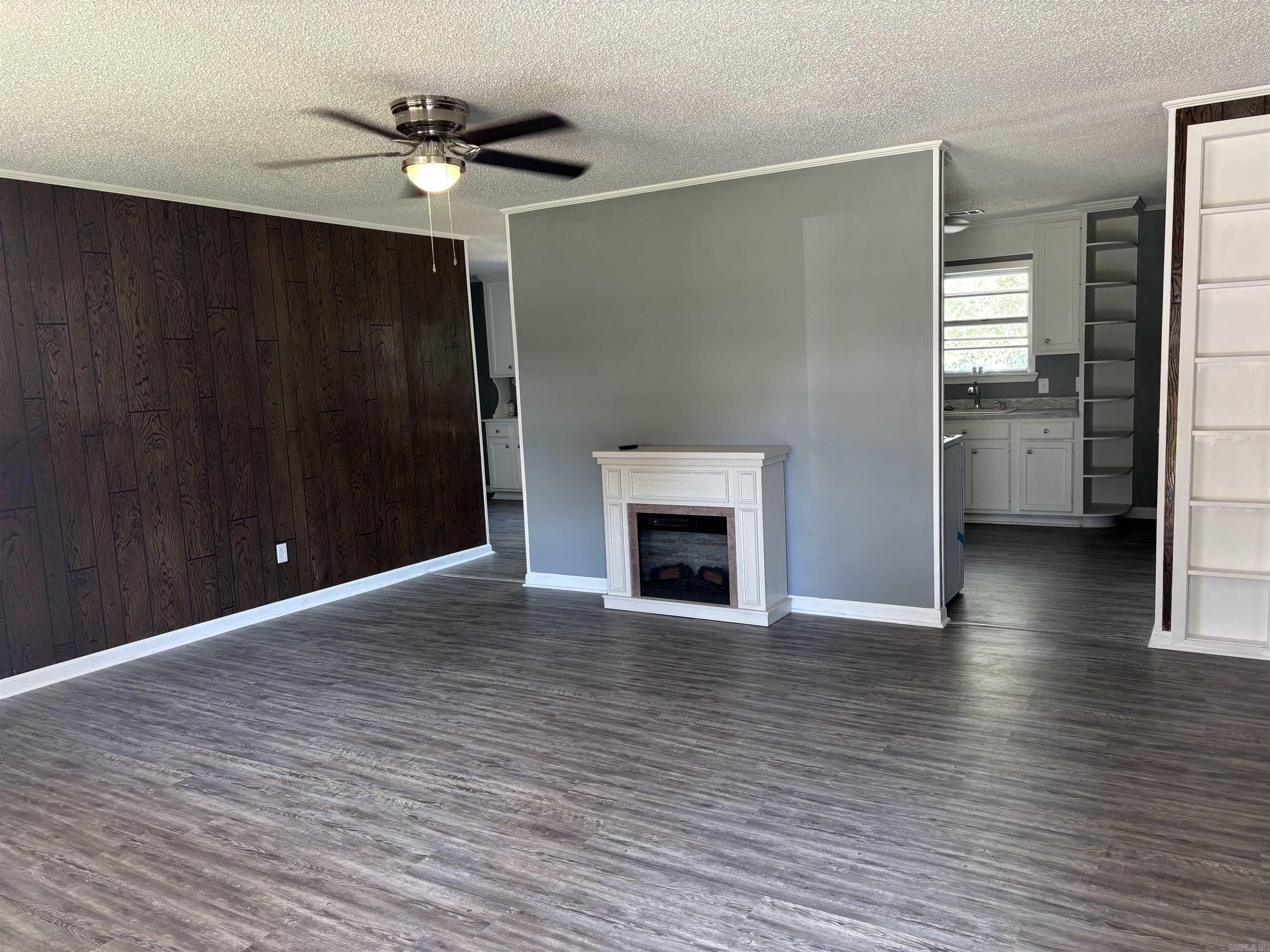 235 E 10th Street Newark, AR 72562