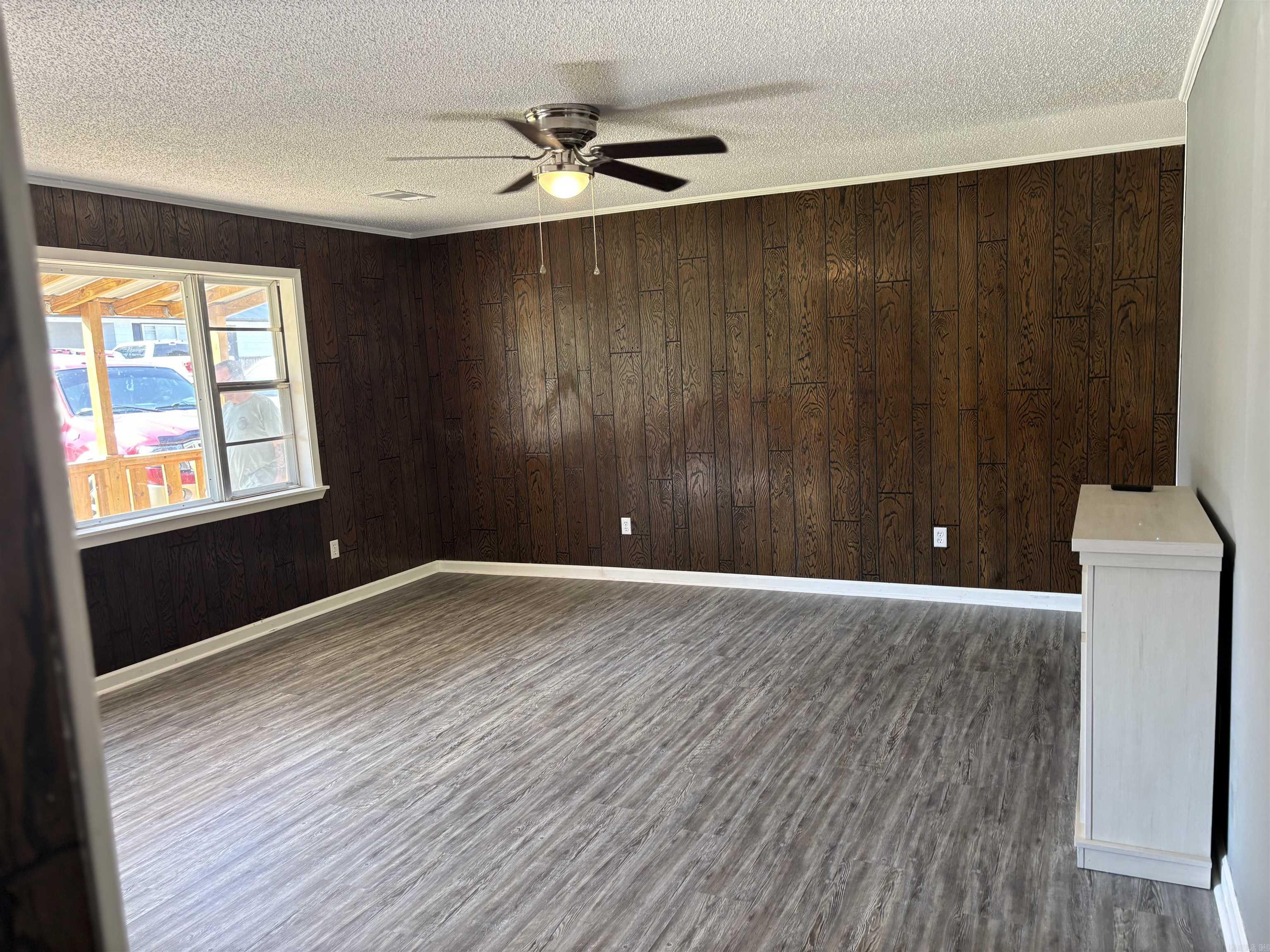 235 E 10th Street Newark, AR 72562