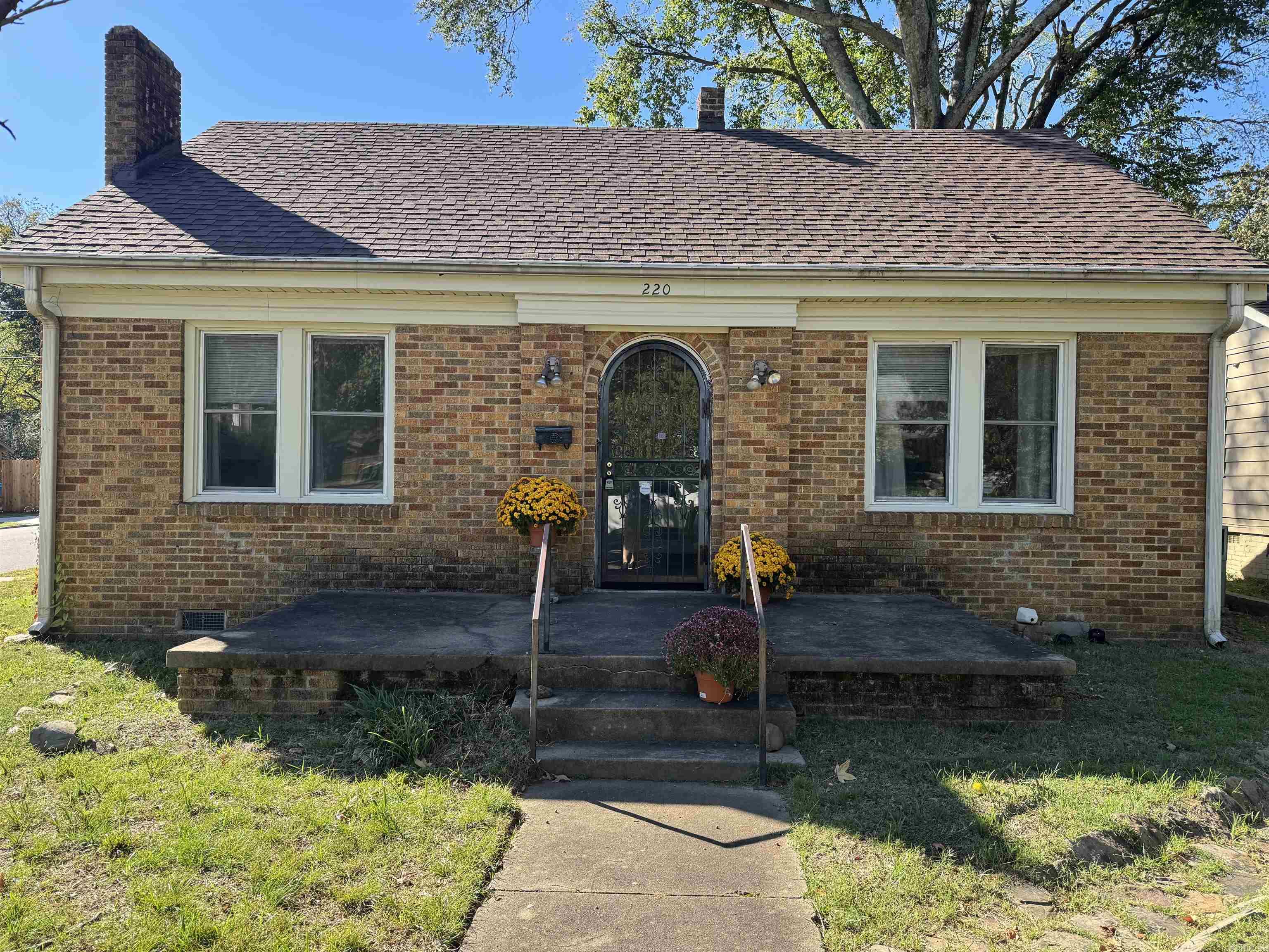 220 S Valentine Street