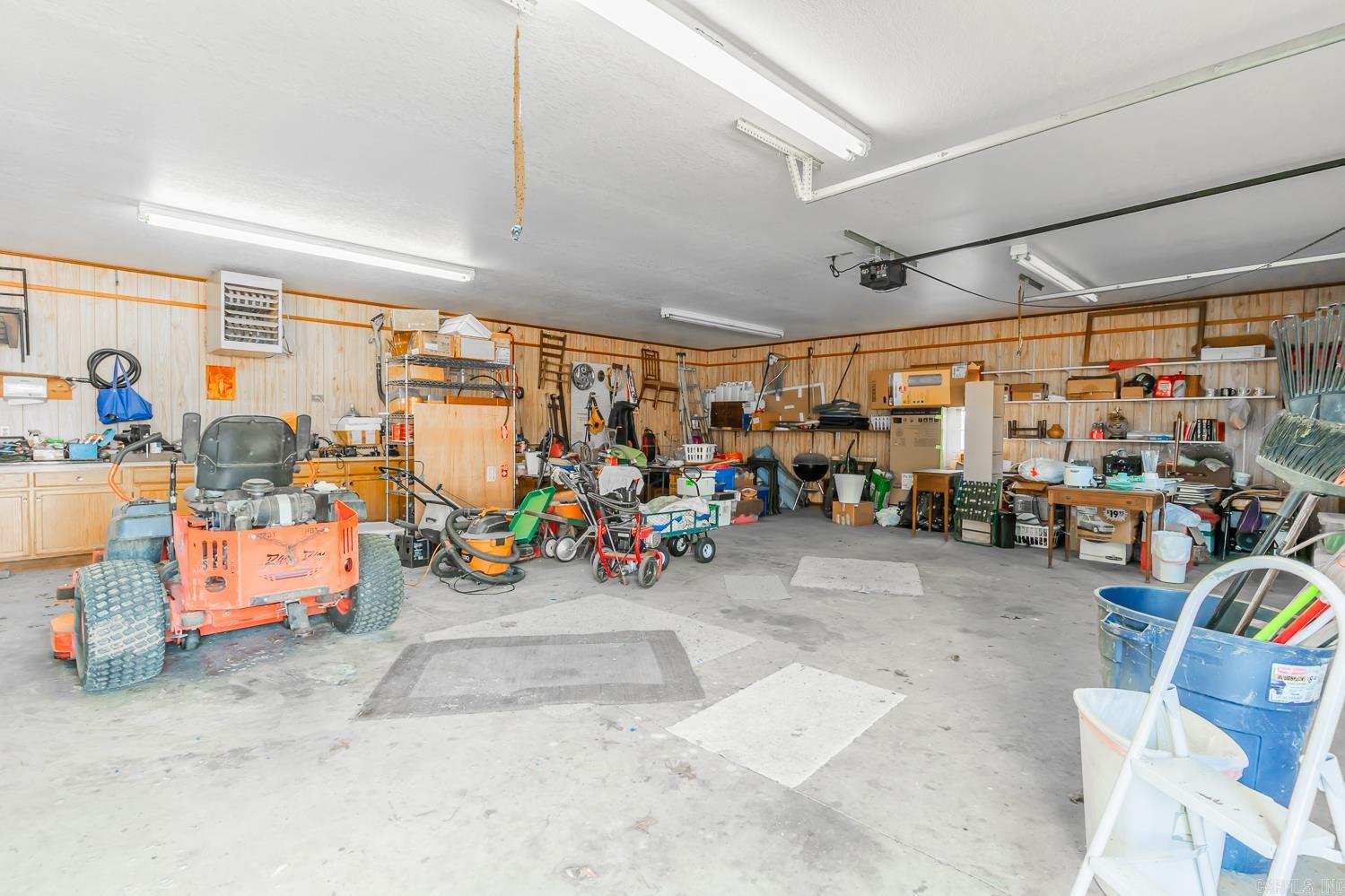 1300 N Locust  Newark, AR