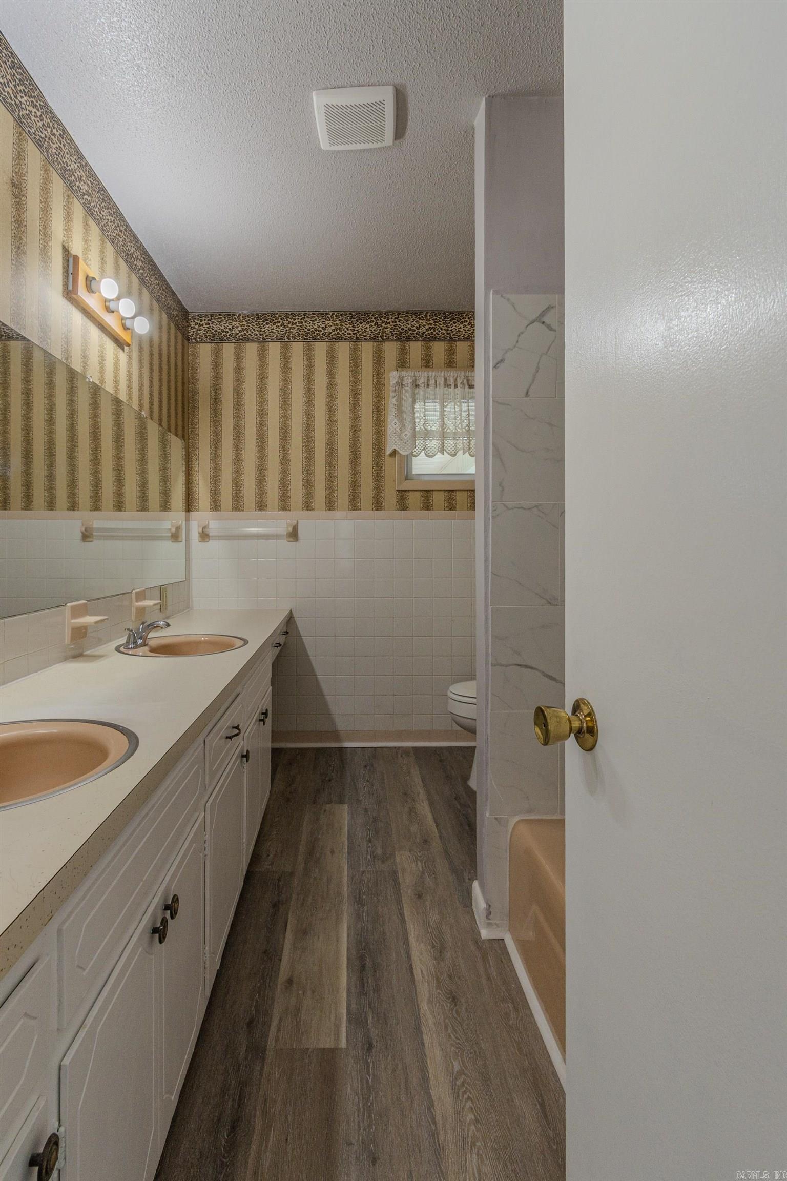 102 Magnolia Dr Paragould, AR 72450-3905