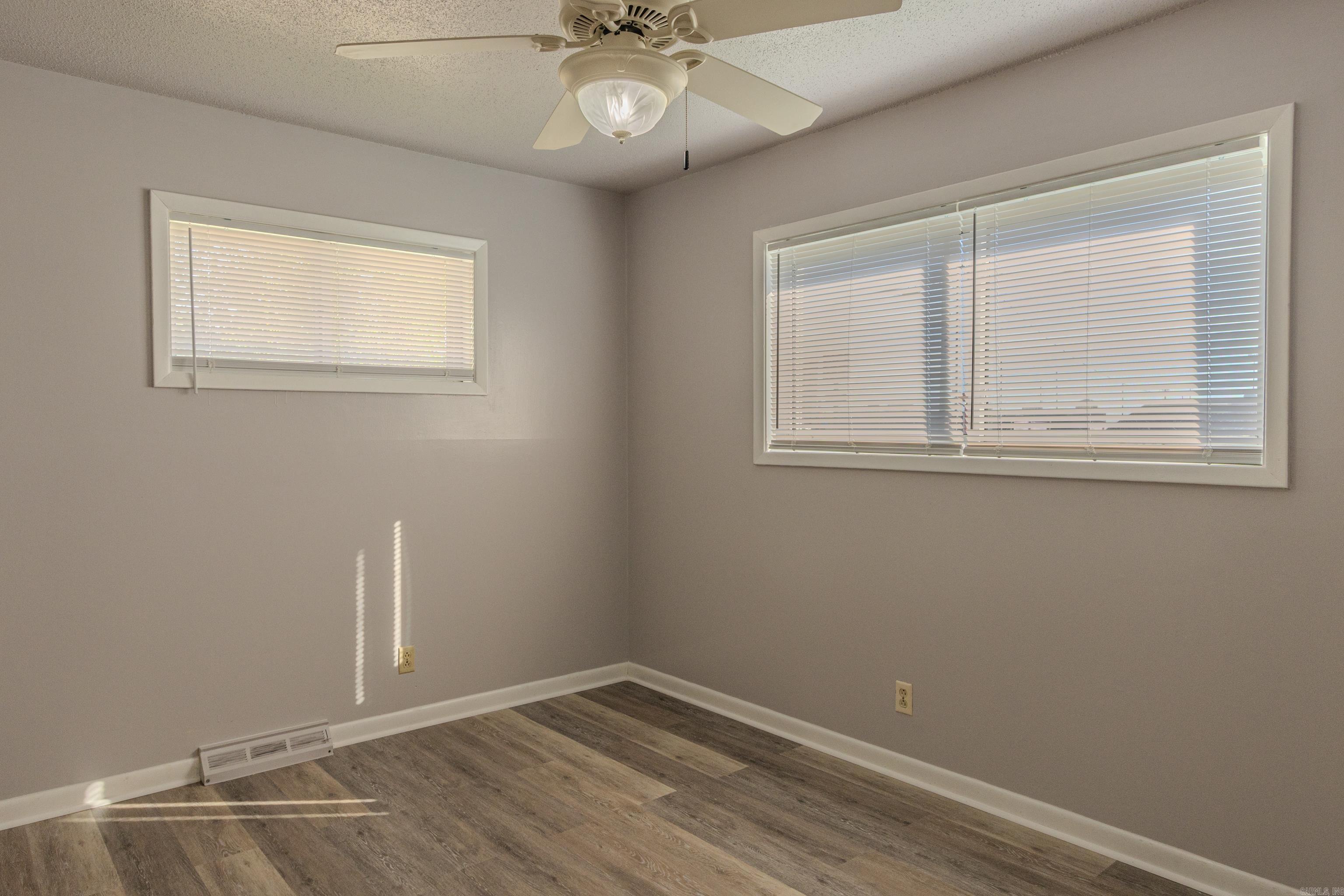 102 Magnolia Dr Paragould, AR 72450-3905