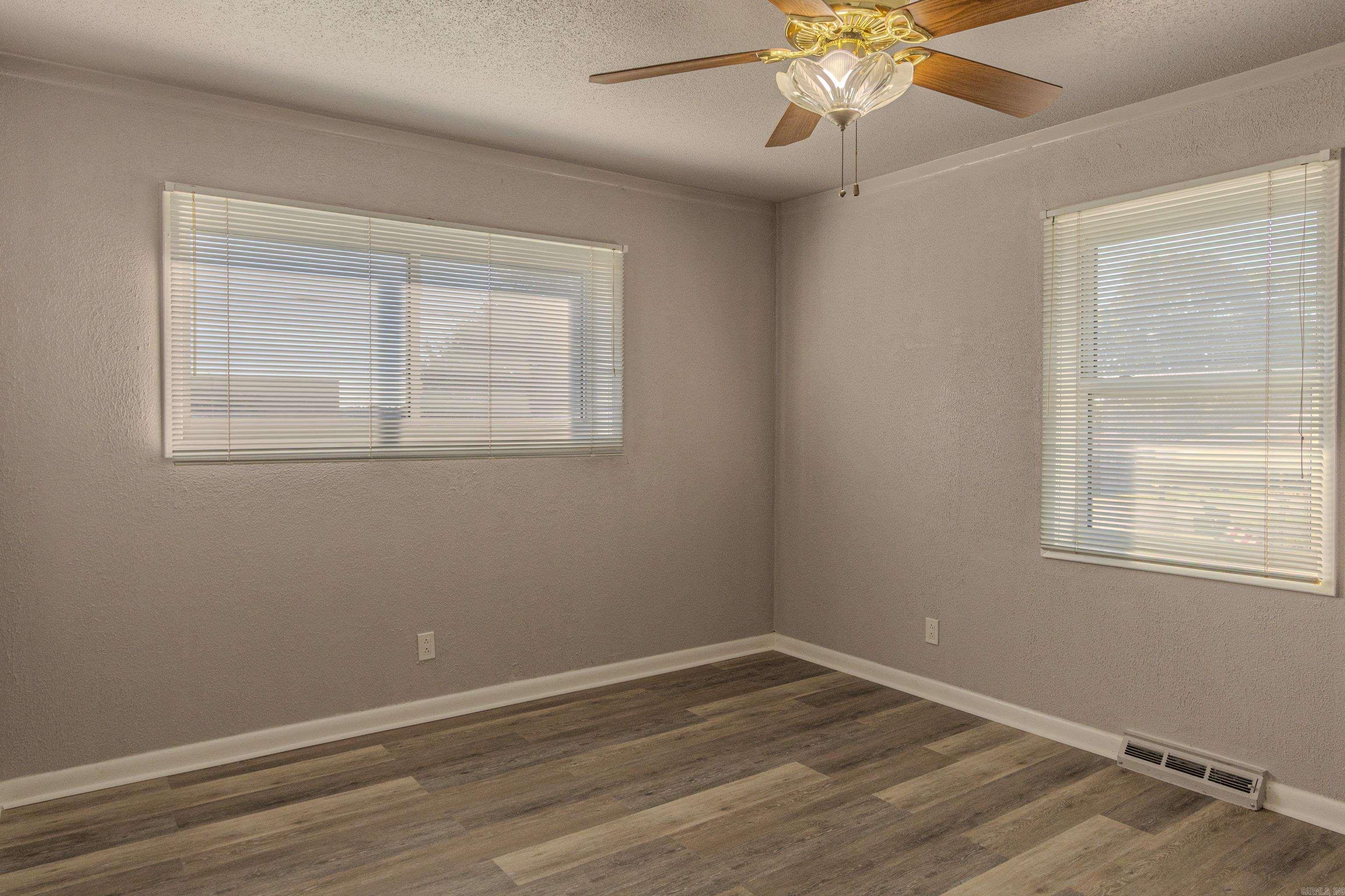 102 Magnolia Dr Paragould, AR 72450-3905