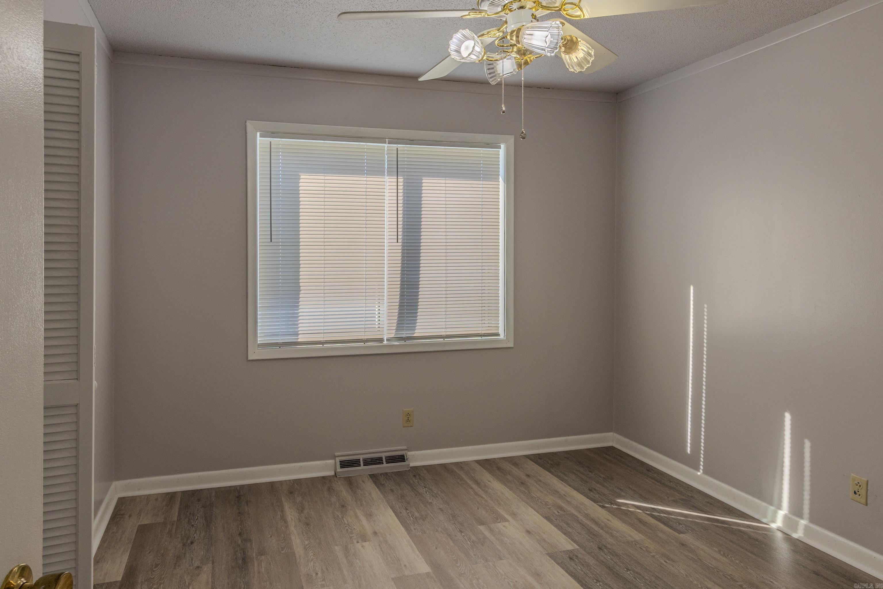 102 Magnolia Dr Paragould, AR 72450-3905