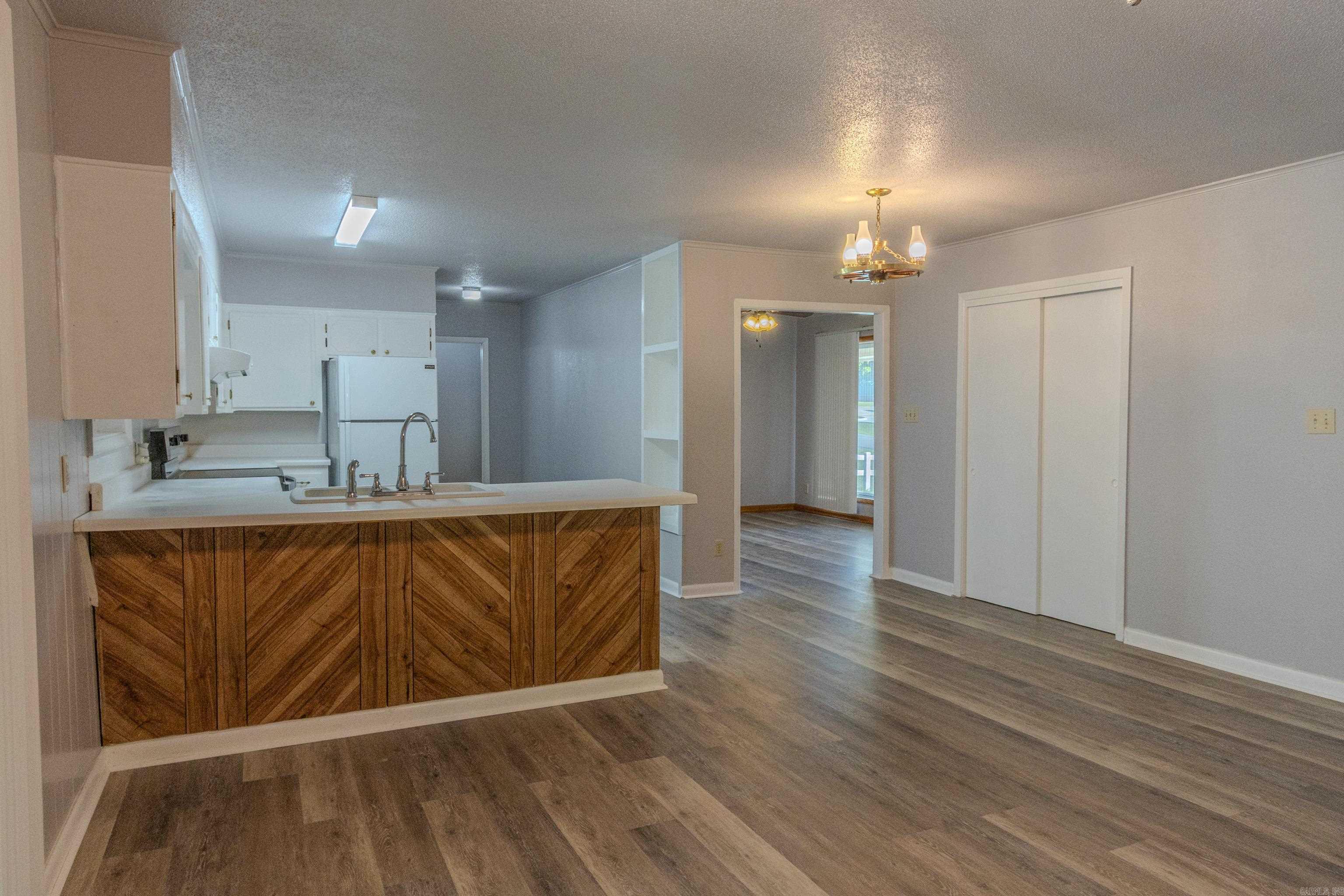 102 Magnolia Dr Paragould, AR 72450-3905