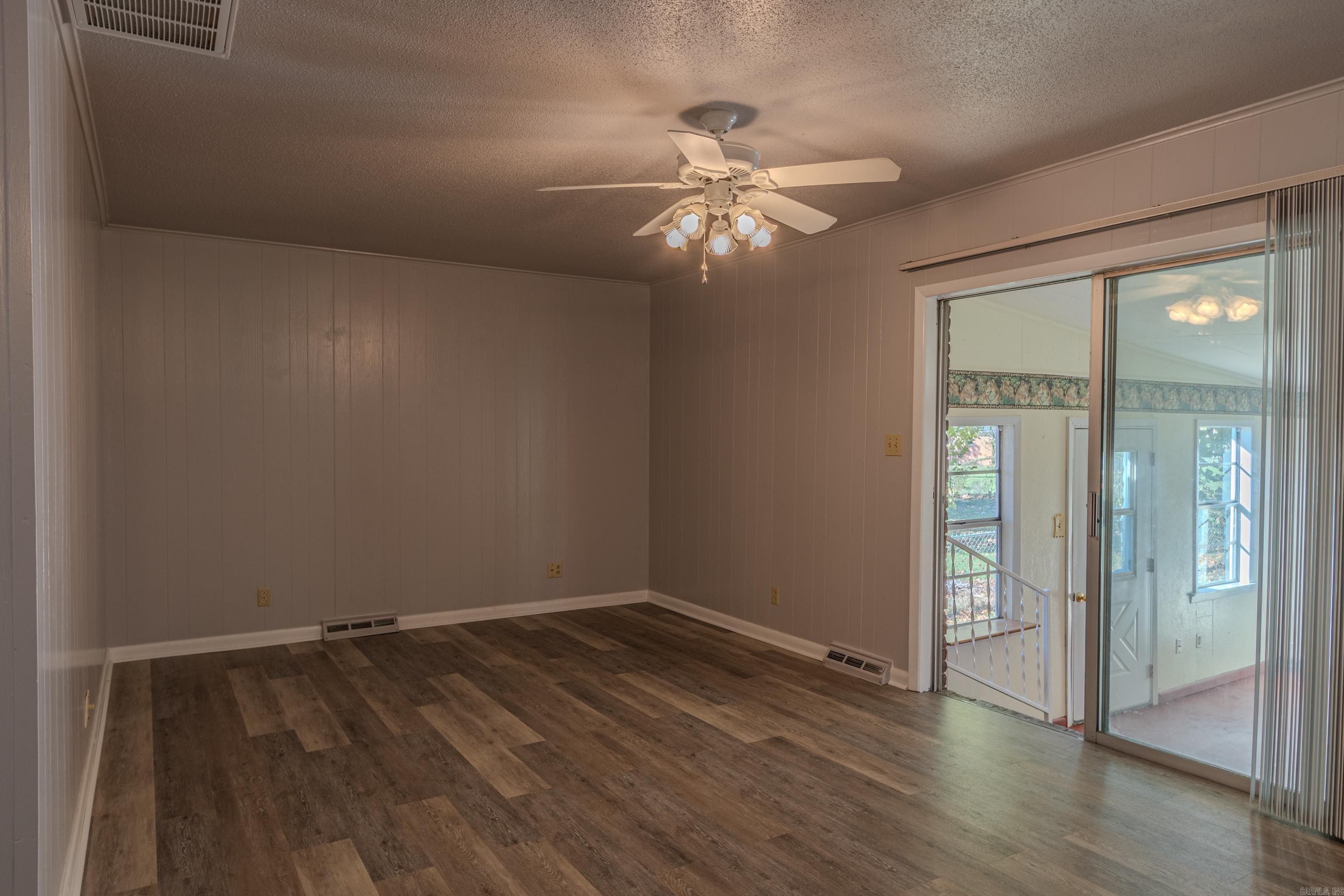 102 Magnolia Dr Paragould, AR 72450-3905