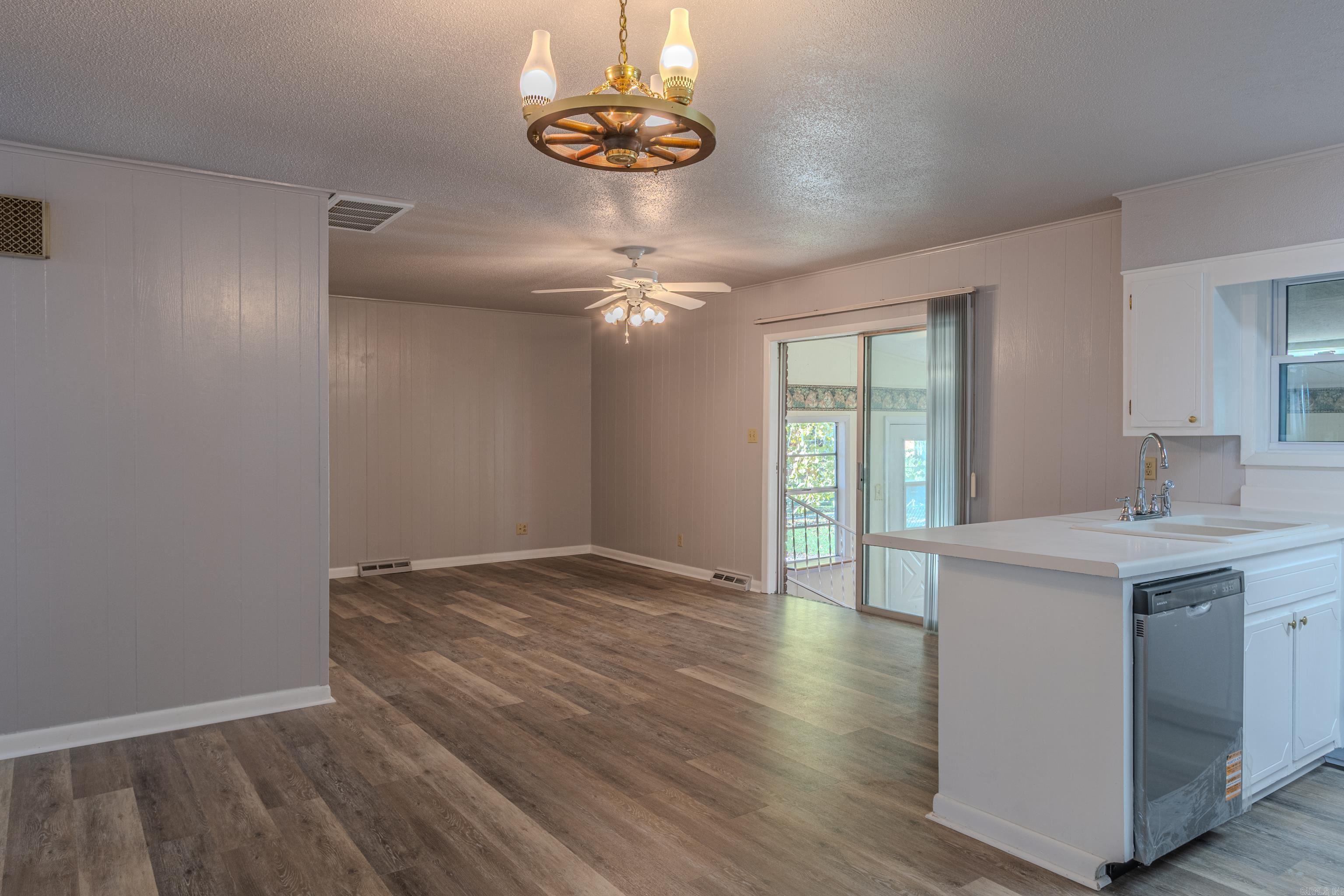 102 Magnolia Dr Paragould, AR 72450-3905