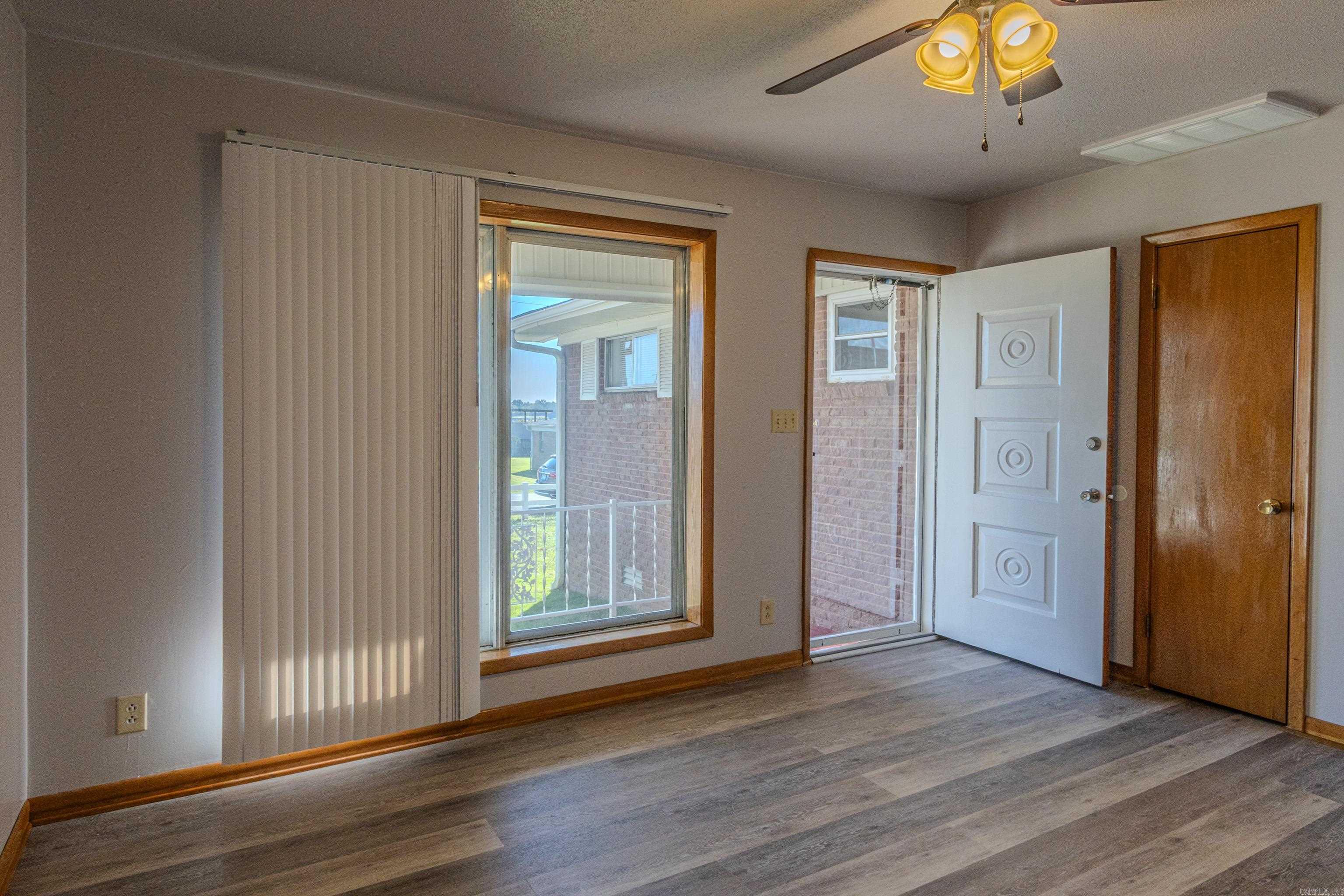 102 Magnolia Dr Paragould, AR 72450-3905