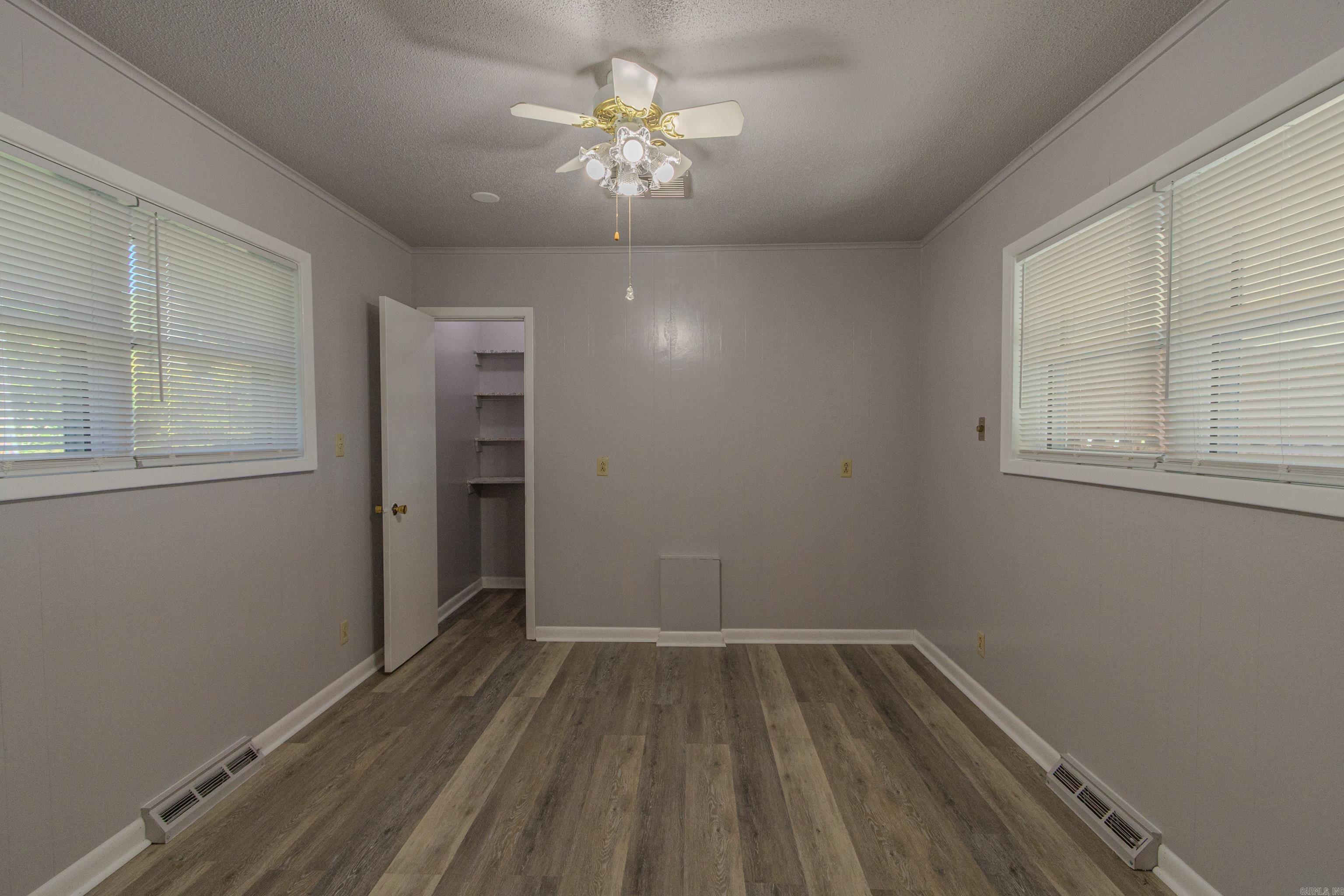 102 Magnolia Dr Paragould, AR 72450-3905