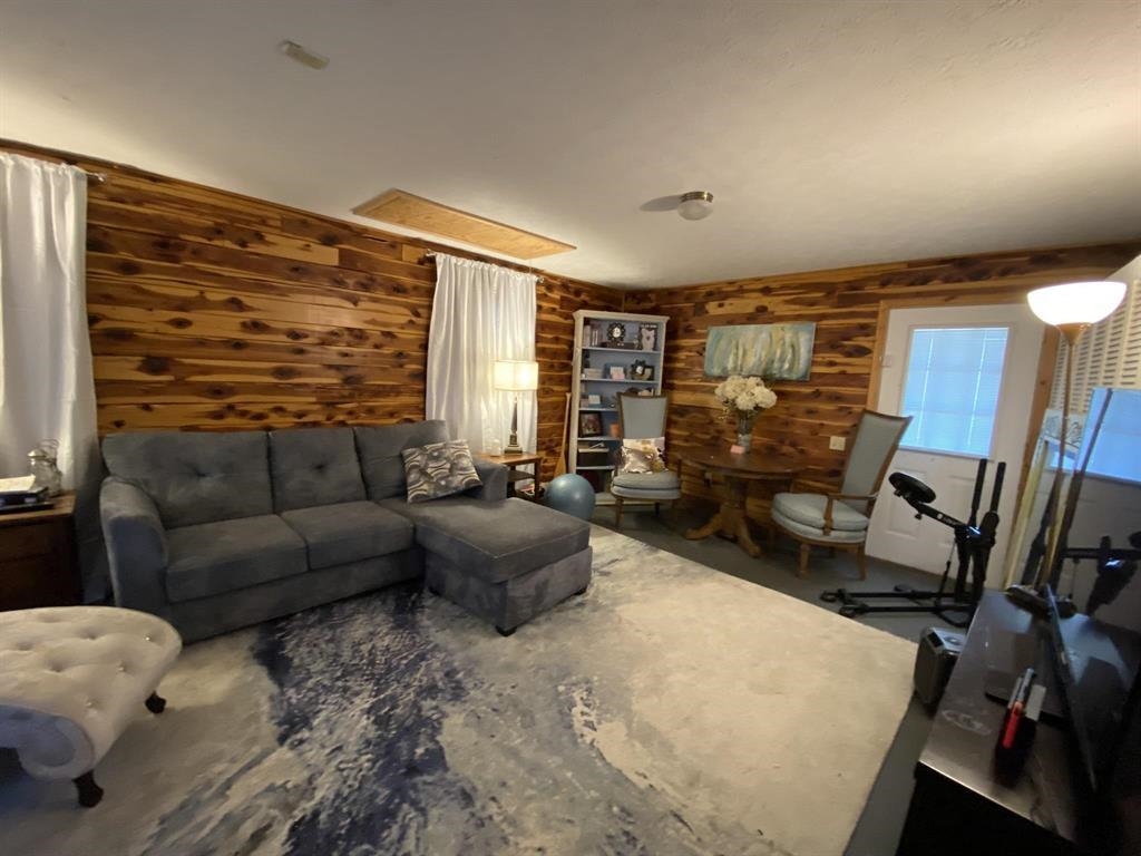 702 Old Dolph Road Calico Rock, AR 72519