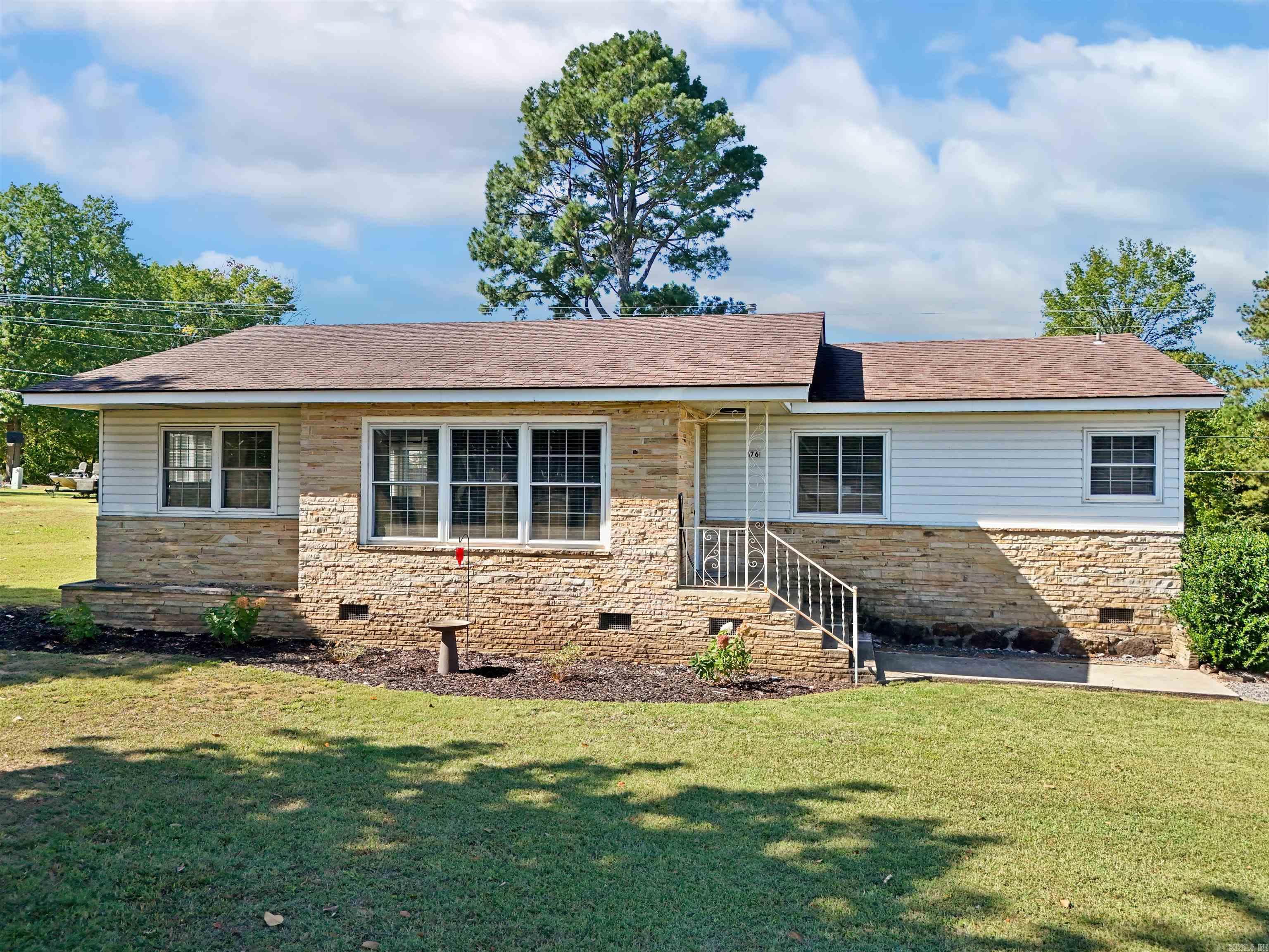 176 W James Road Clinton, AR 72031