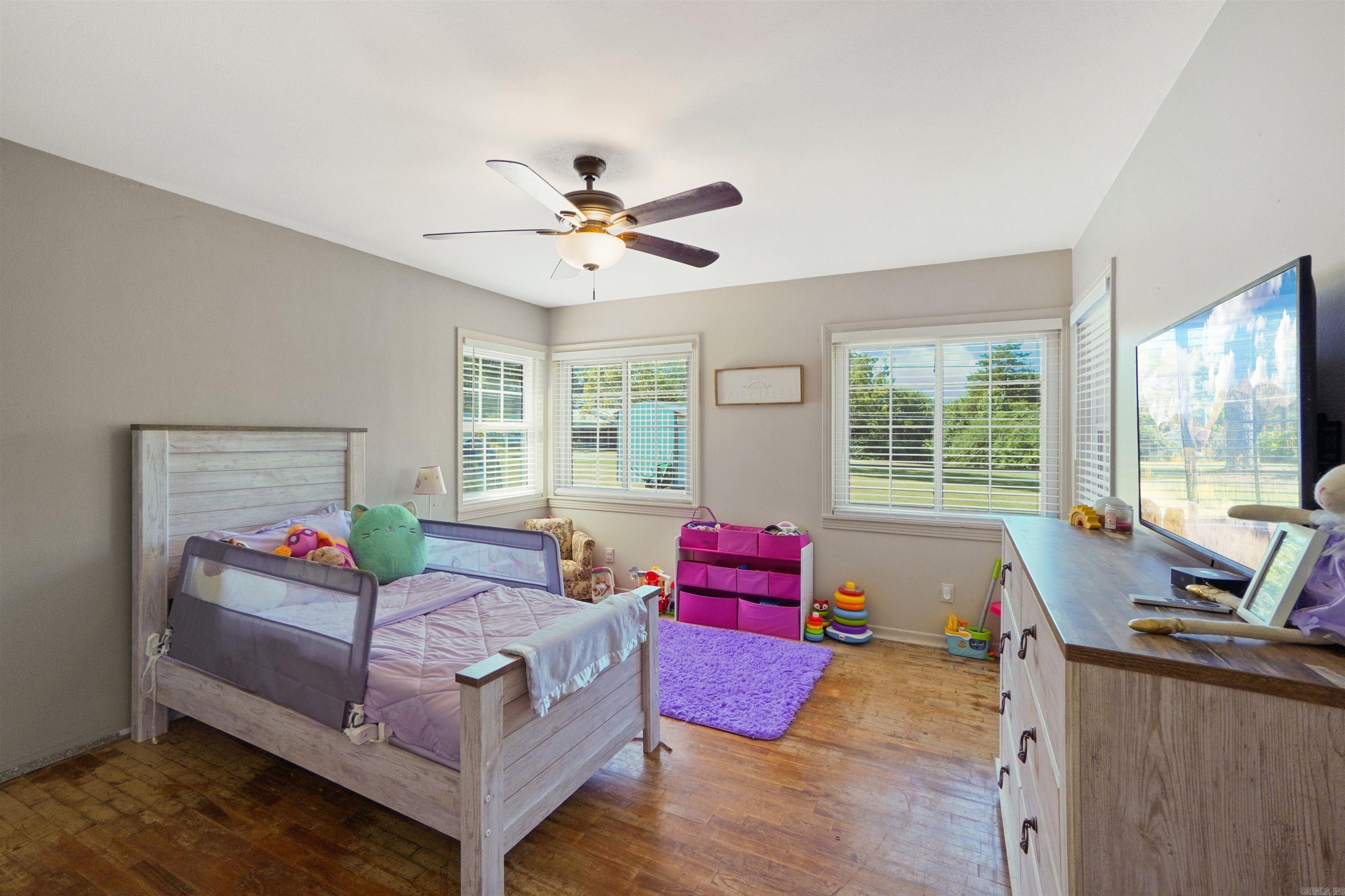 176 W James Road Clinton, AR 72031