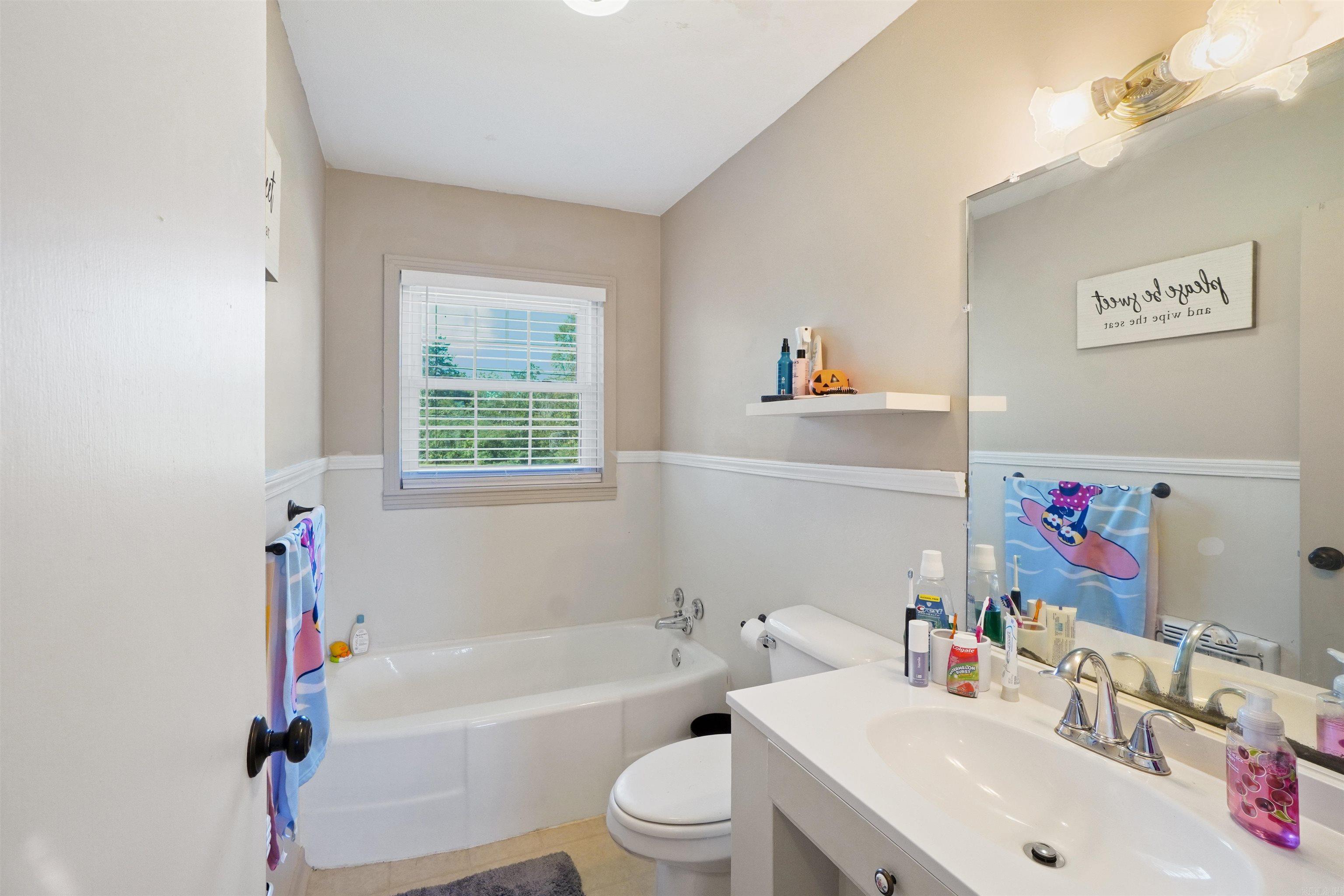 176 W James Road Clinton, AR 72031