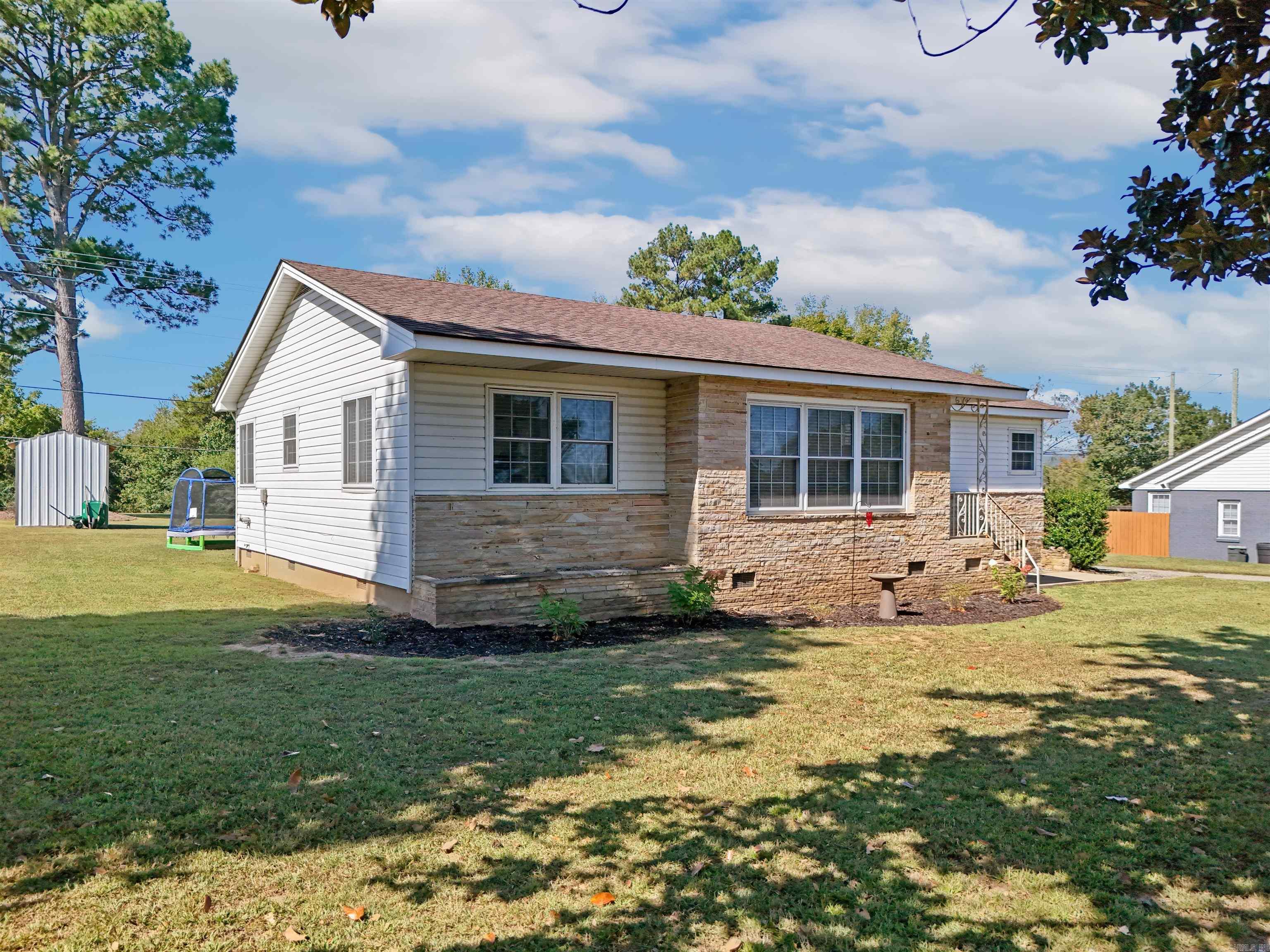 176 W James Road Clinton, AR 72031