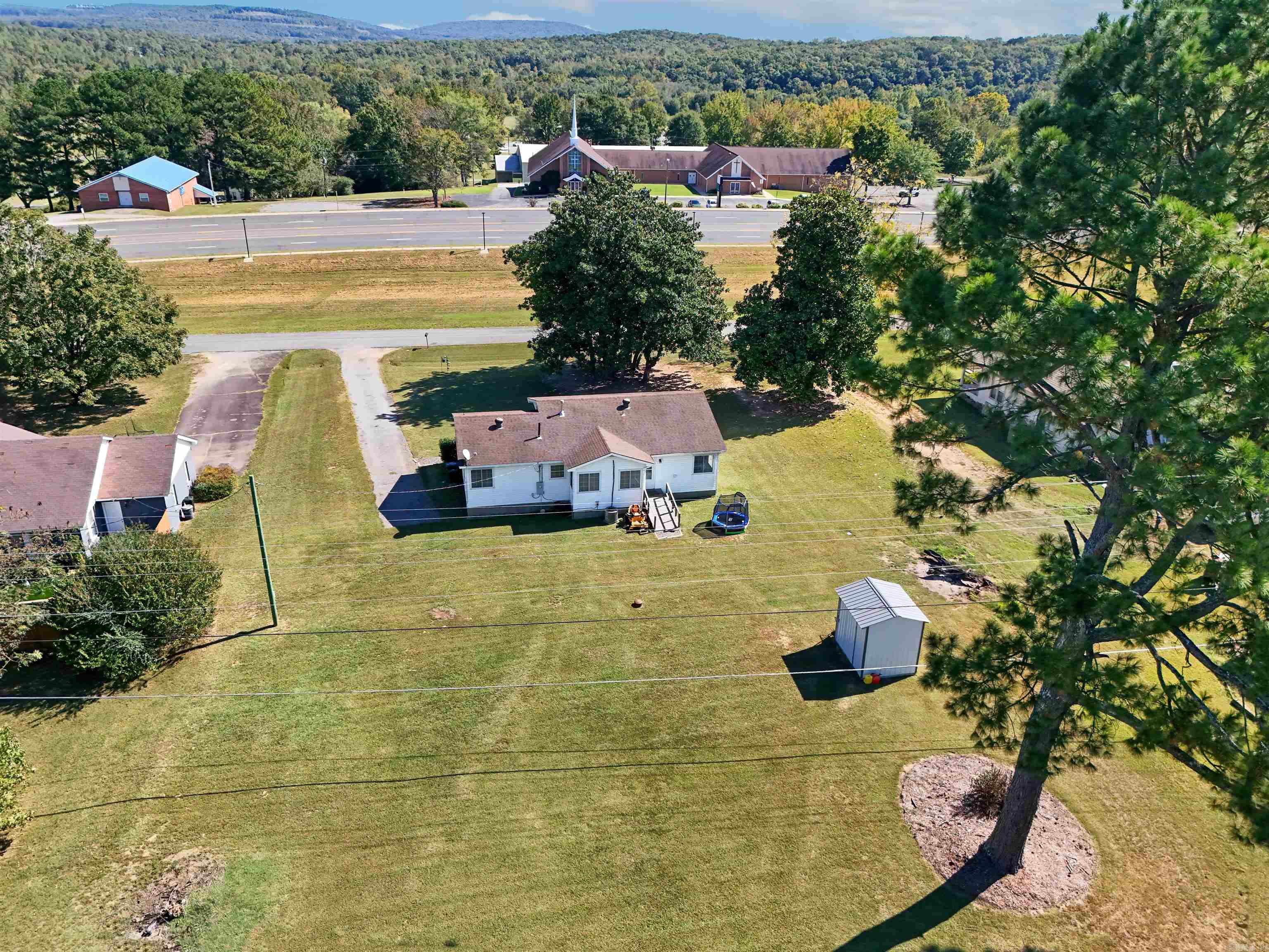 176 W James Road Clinton, AR 72031