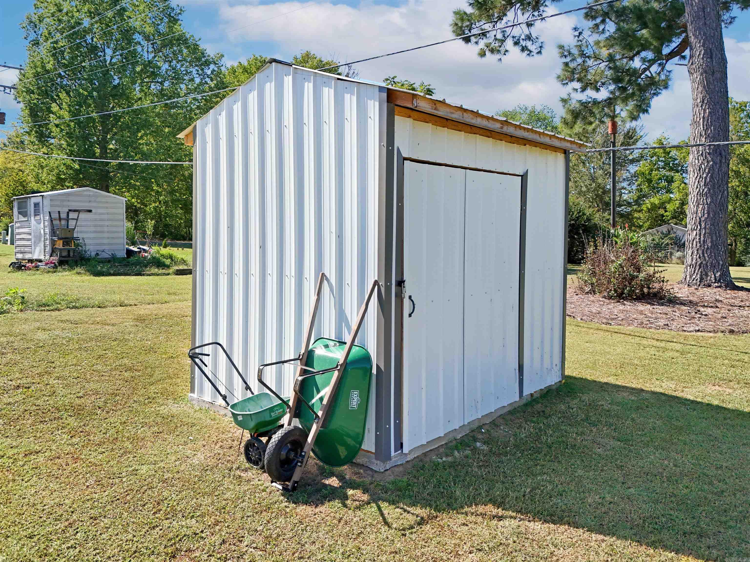 176 W James Road Clinton, AR 72031