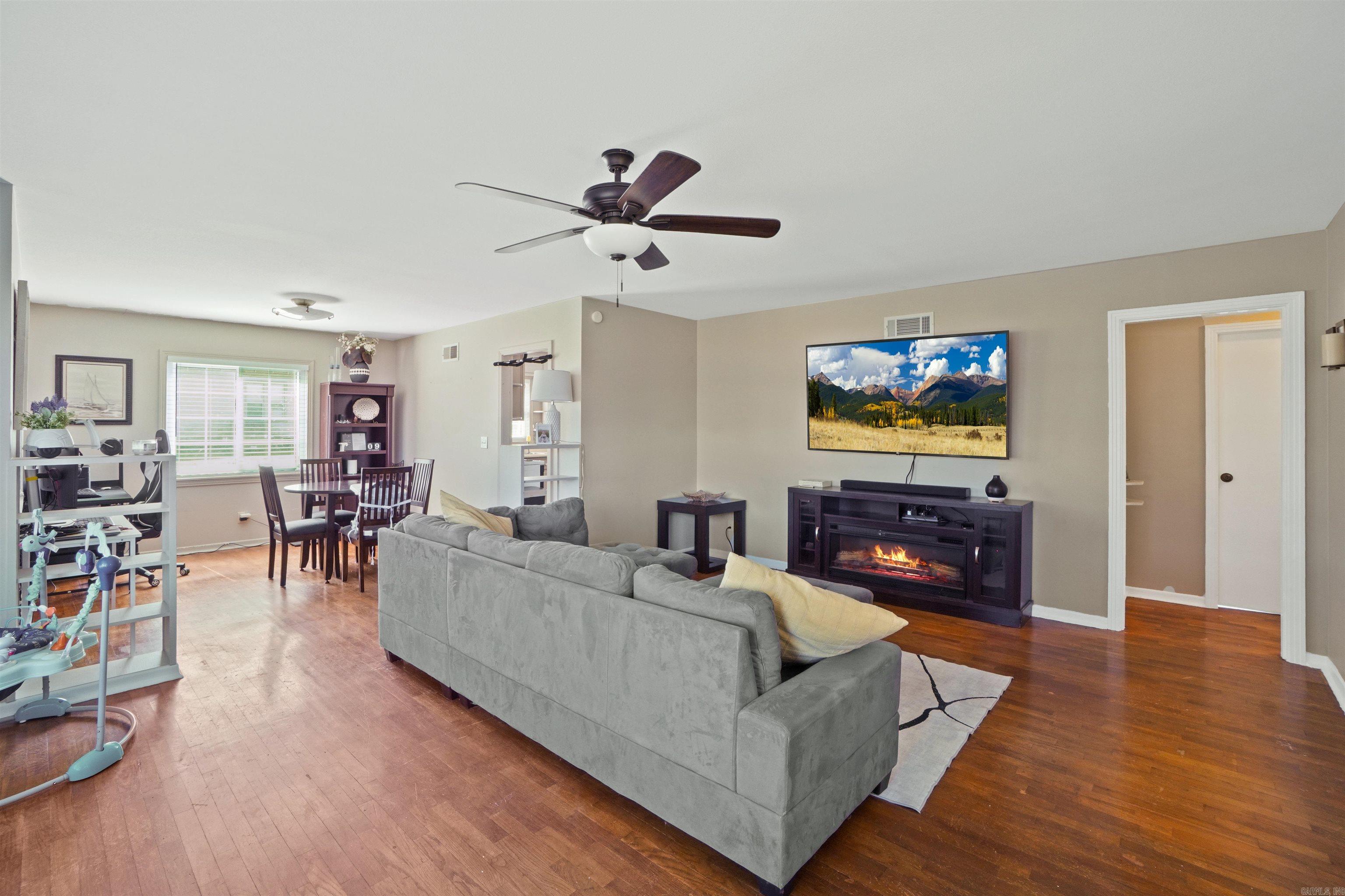 176 W James Road Clinton, AR 72031