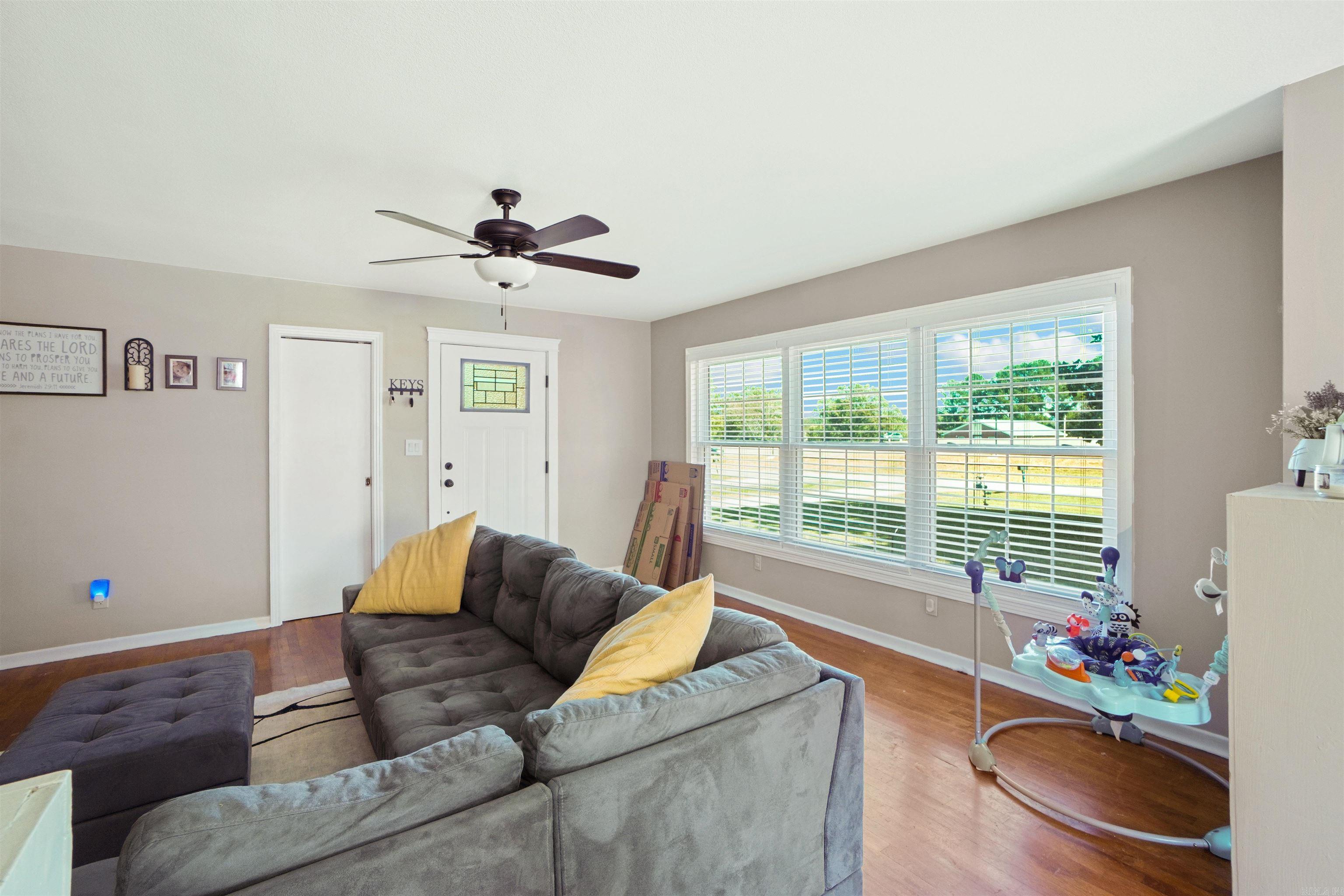 176 W James Road Clinton, AR 72031