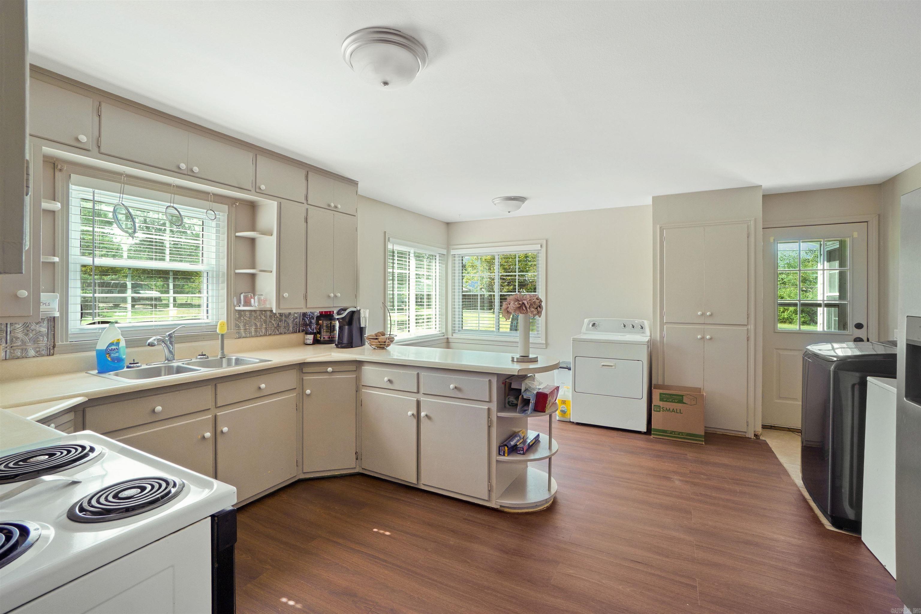 176 W James Road Clinton, AR 72031