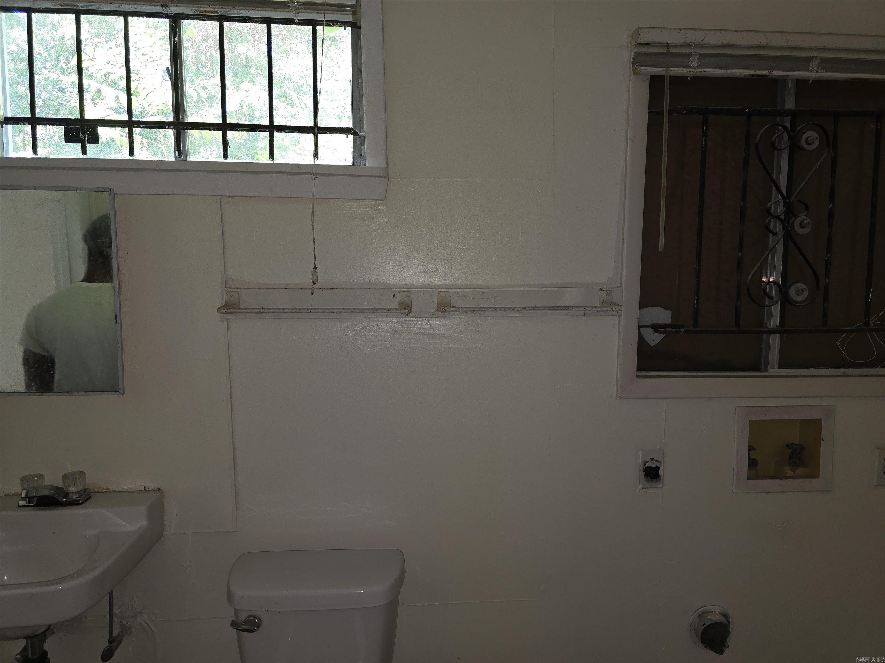 3715 W 12th  Little Rock, AR