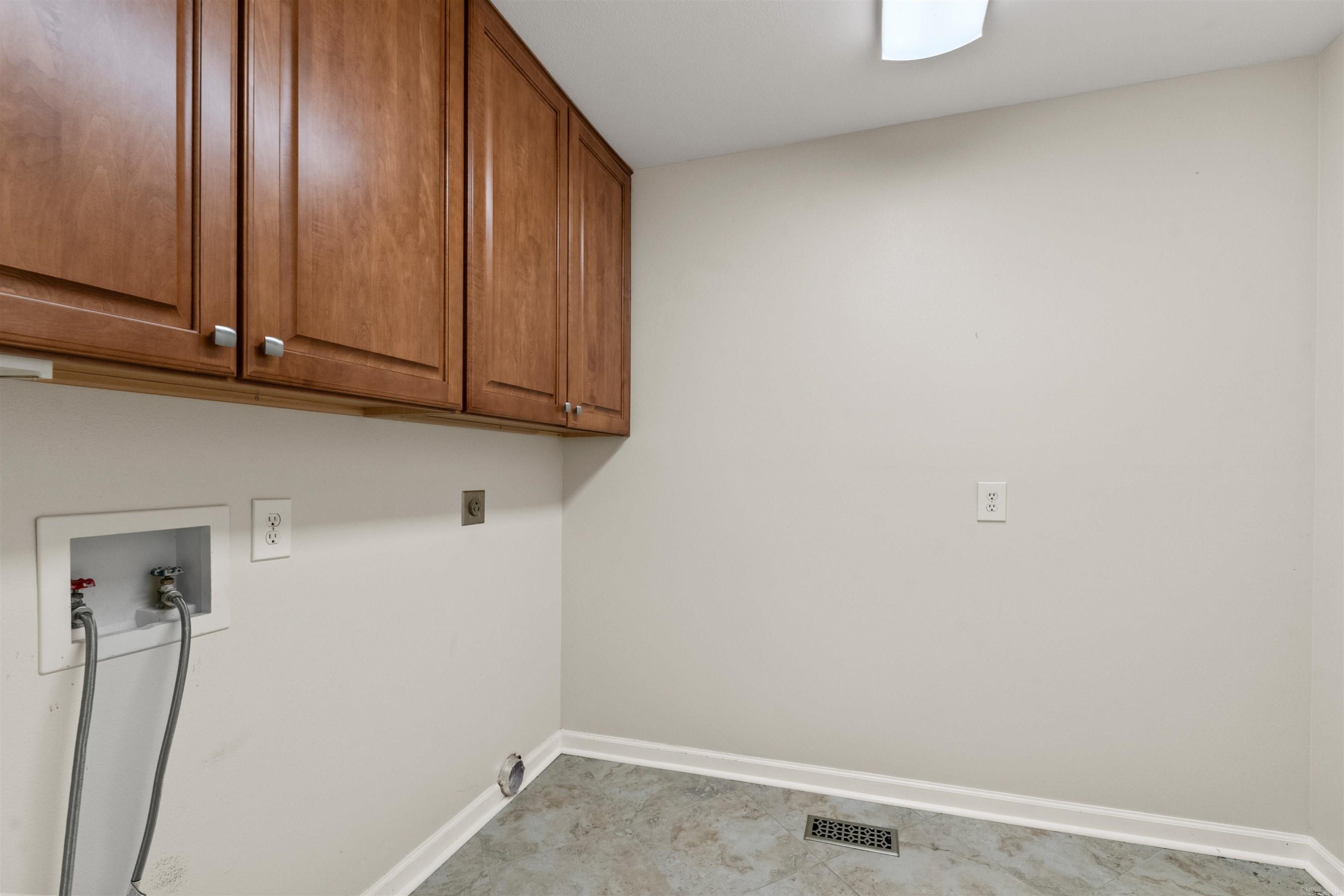 2100 Covington Drive North Little Rock, AR 72116