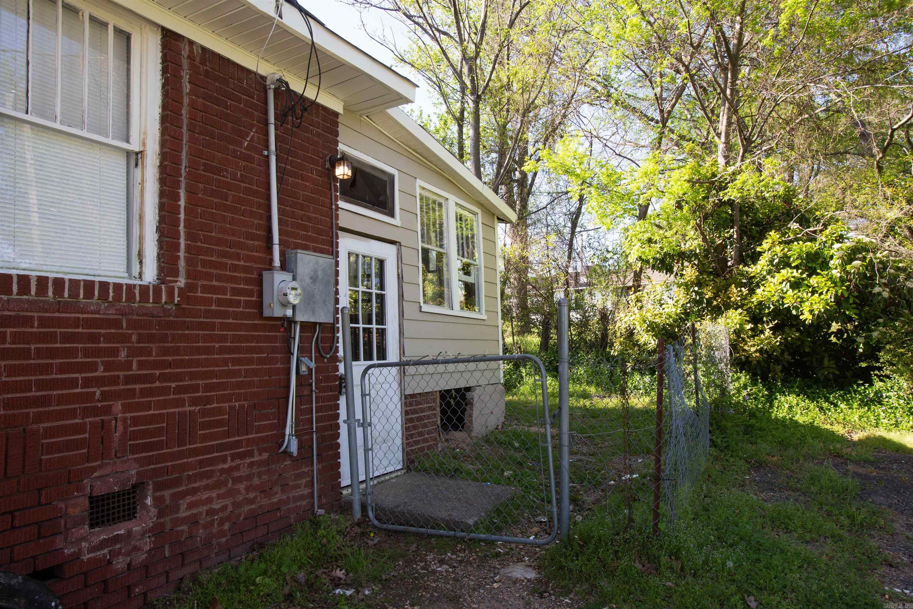 2123 Bragg  Little Rock, AR