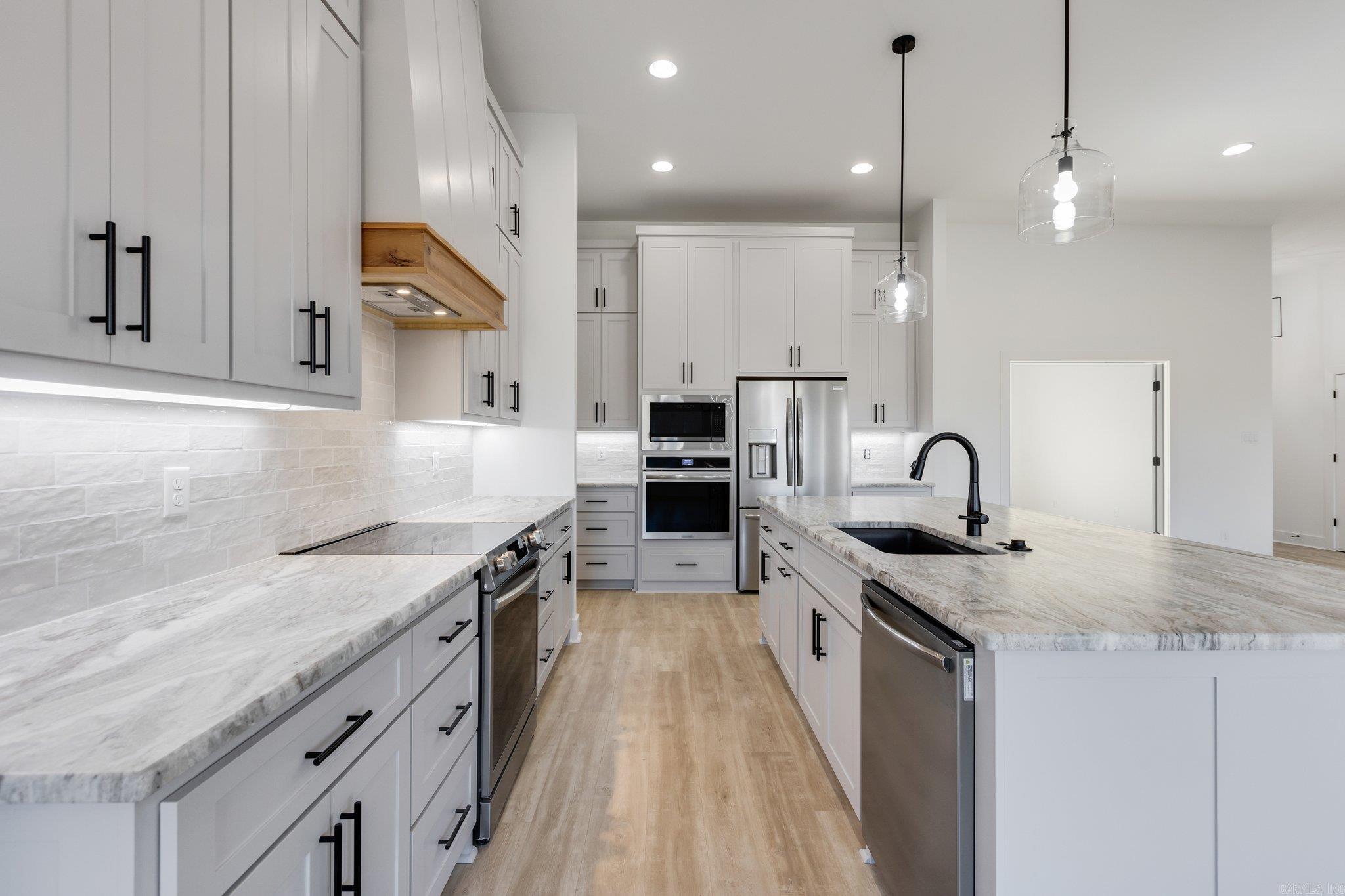 1165 Duke Drive Bauxite, AR 72011