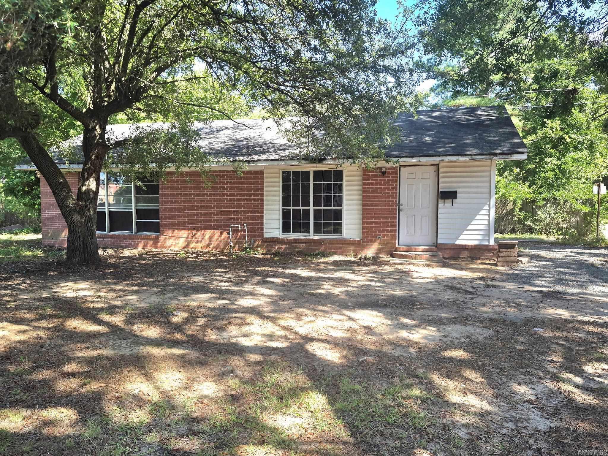 1707 S oak  Pine Bluff, AR