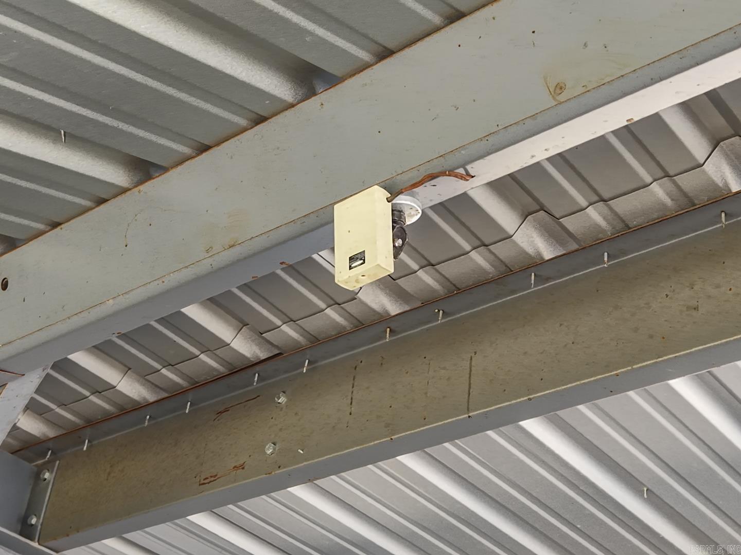 360 AR-27  Story, AR