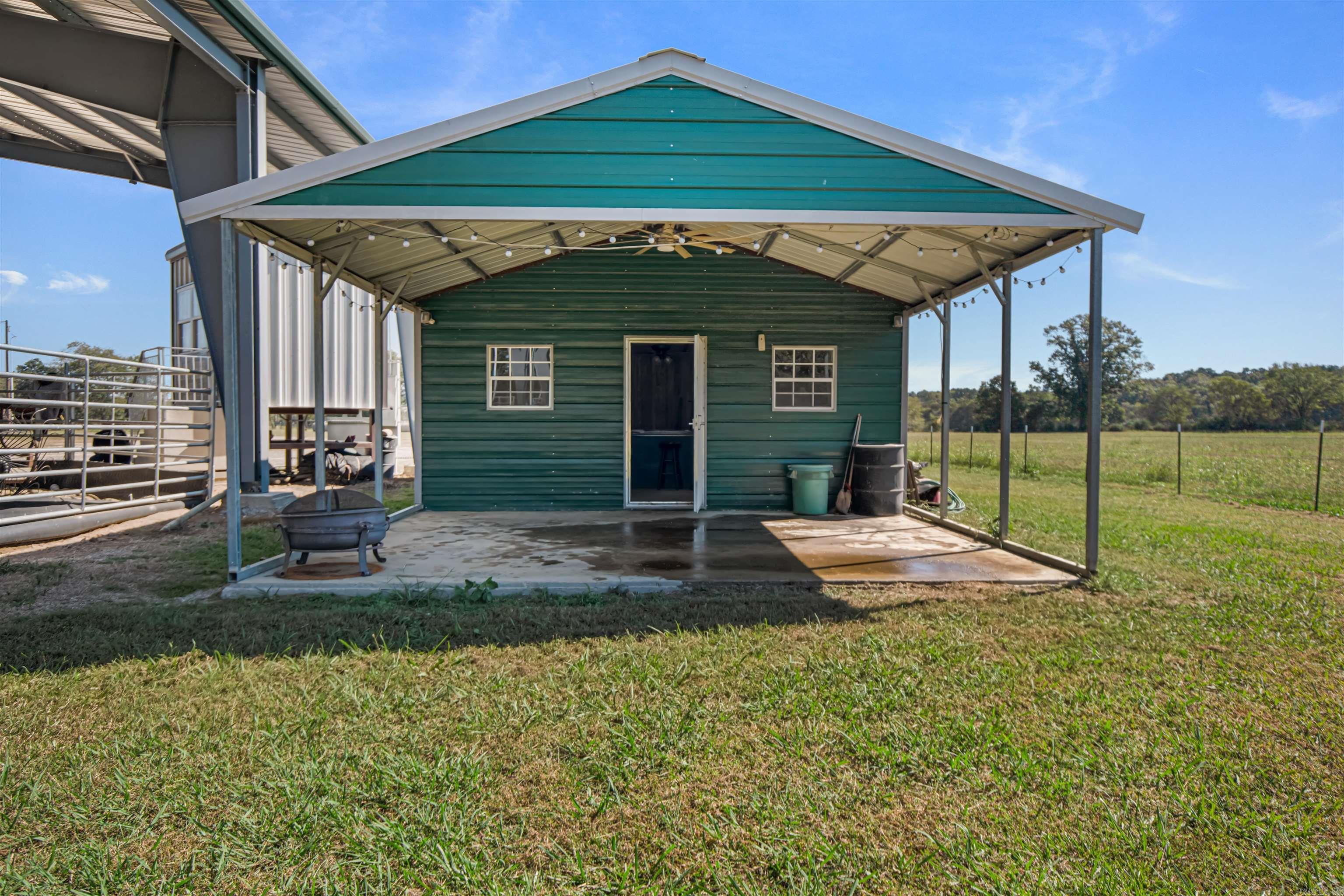 360 AR-27  Story, AR